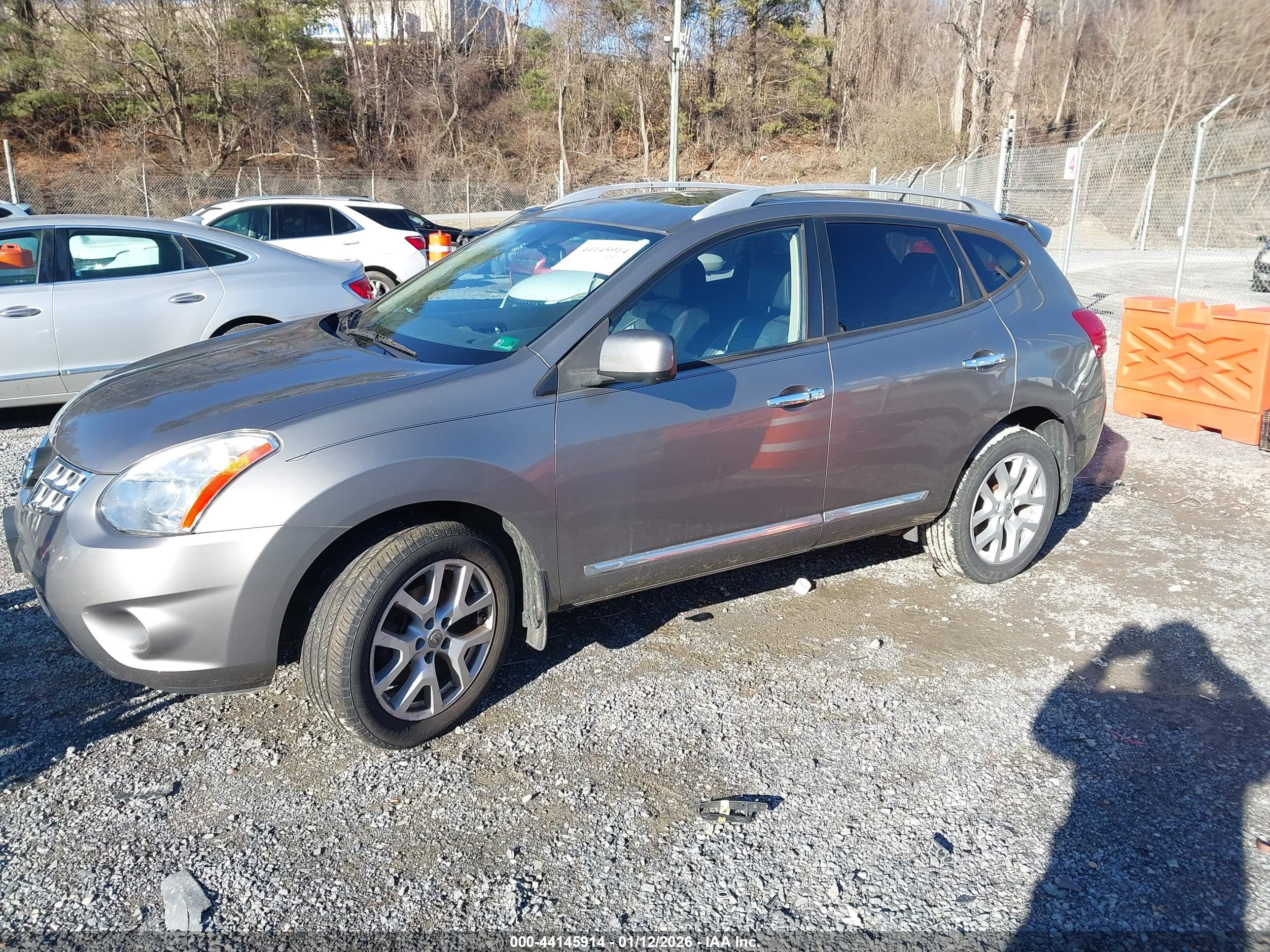 NISSAN ROGUE image 2