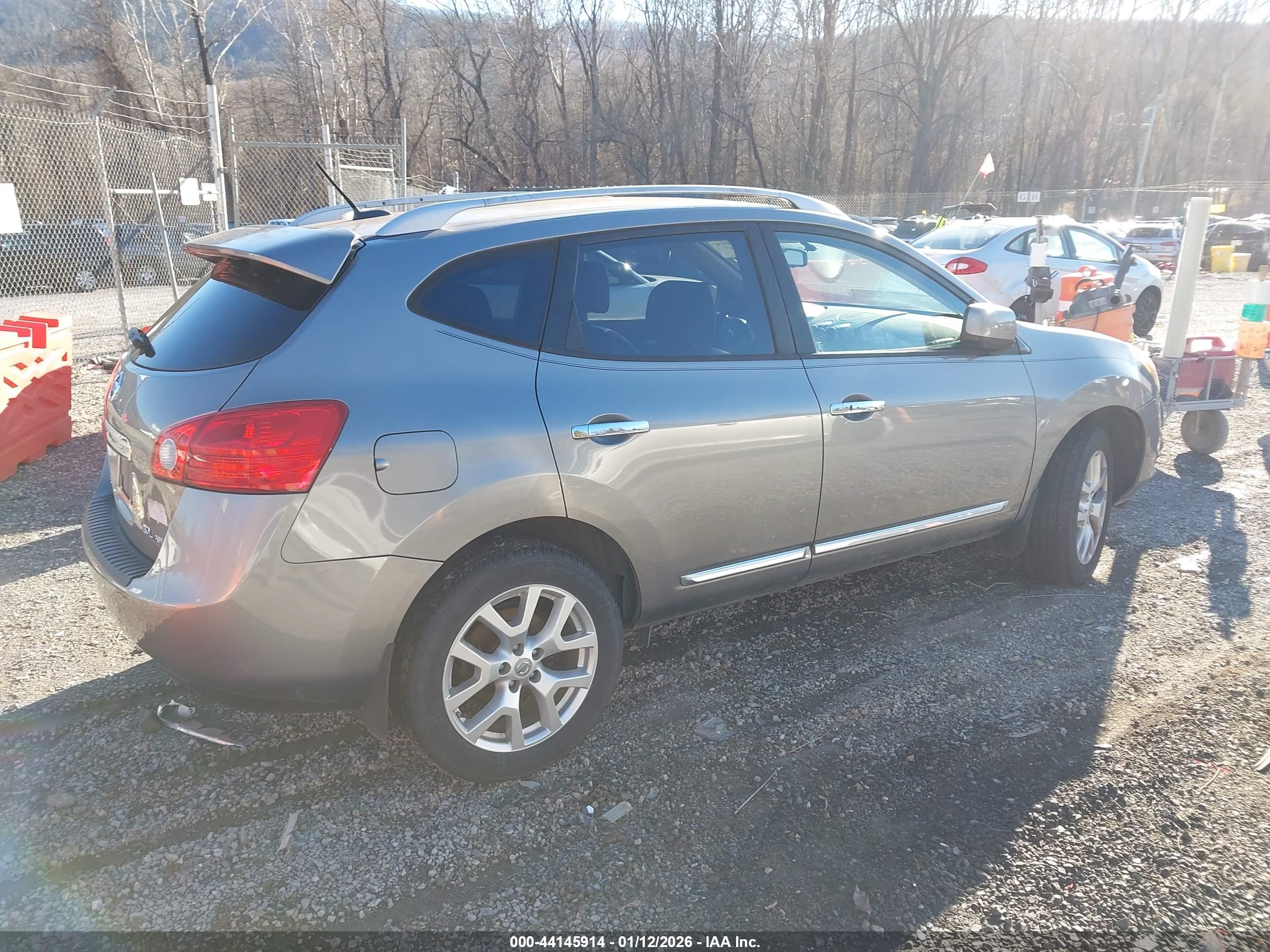 NISSAN ROGUE image 4