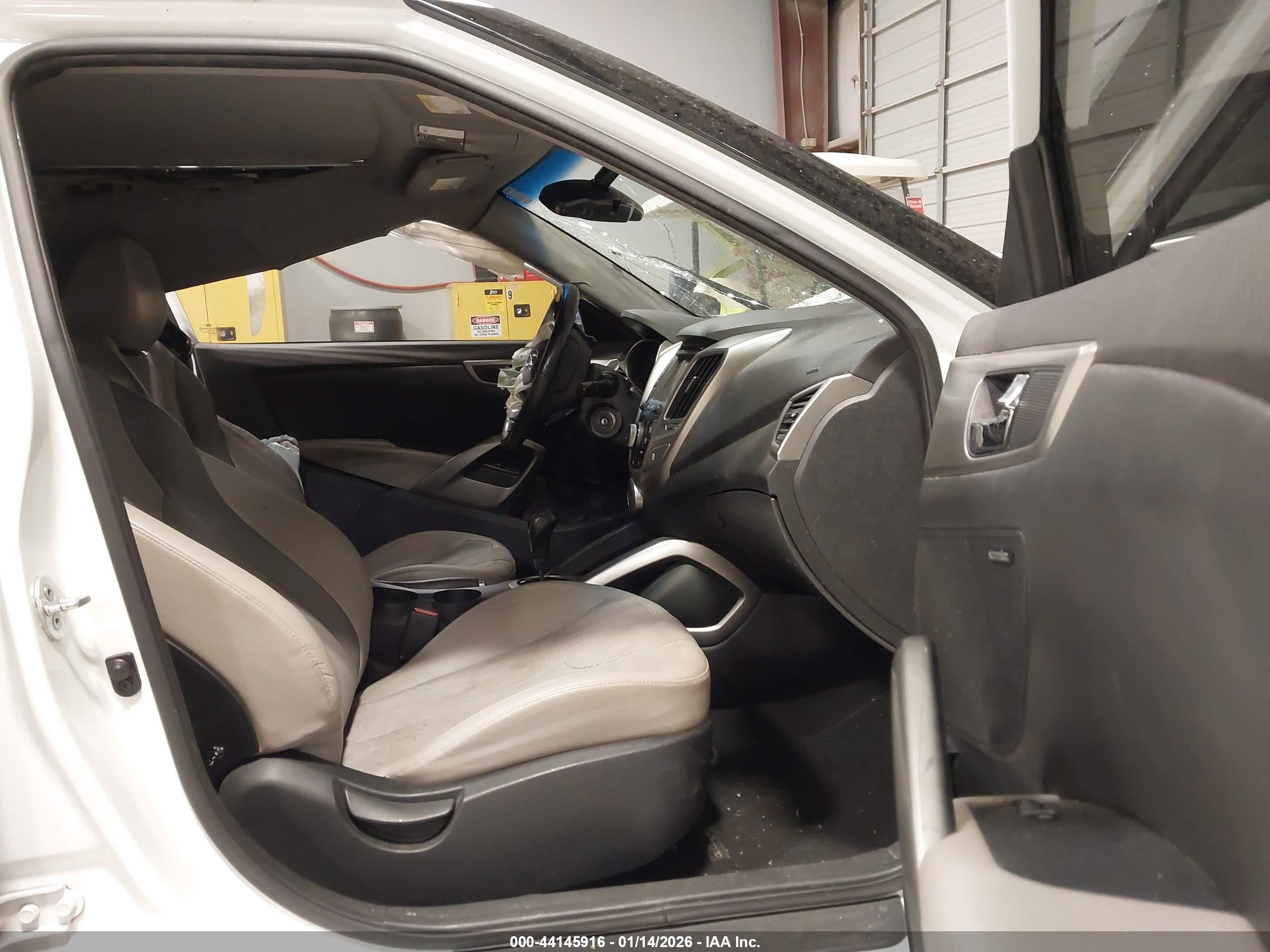 HYUNDAI VELOSTER image 5