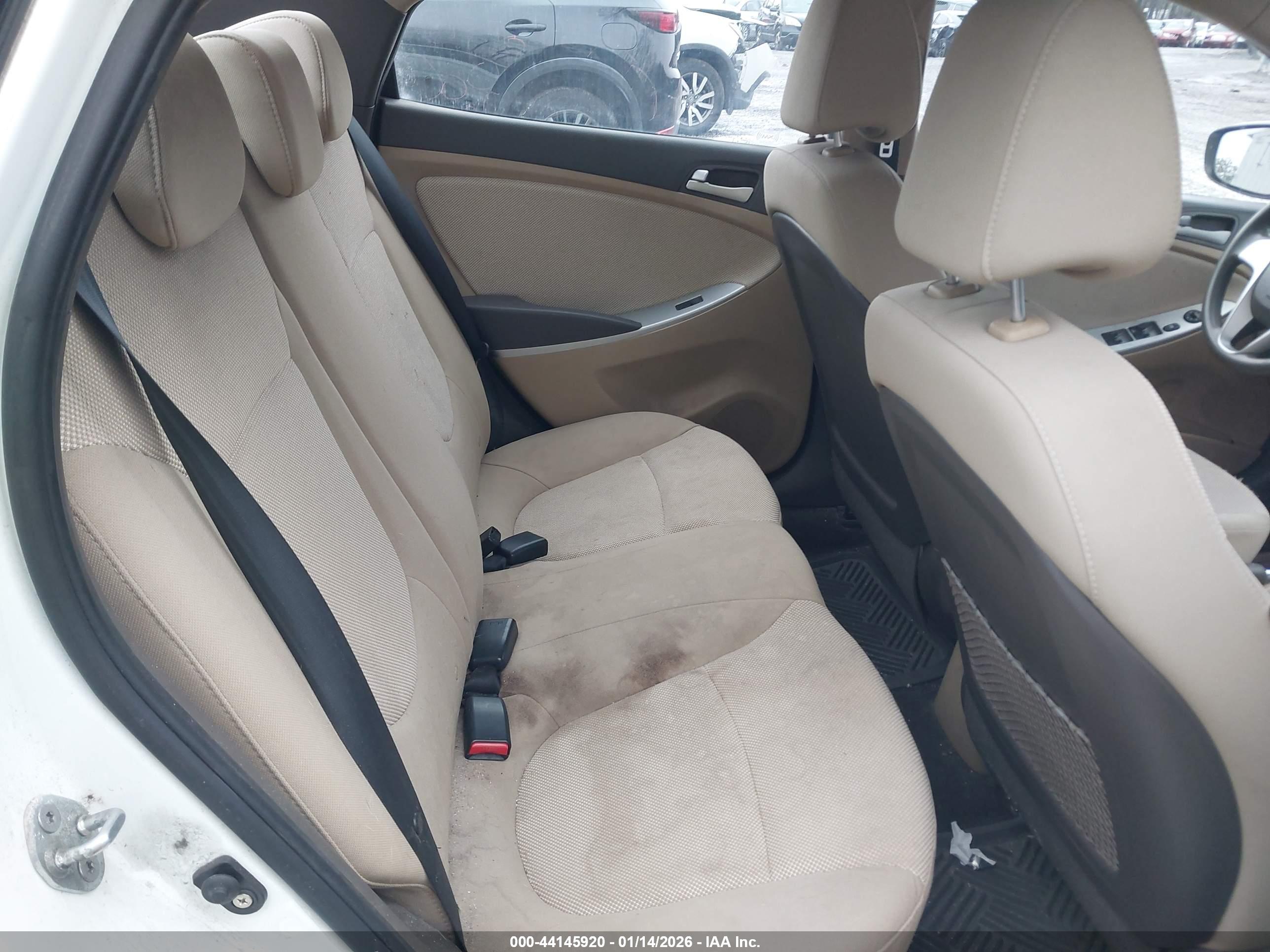 HYUNDAI ACCENT image 8