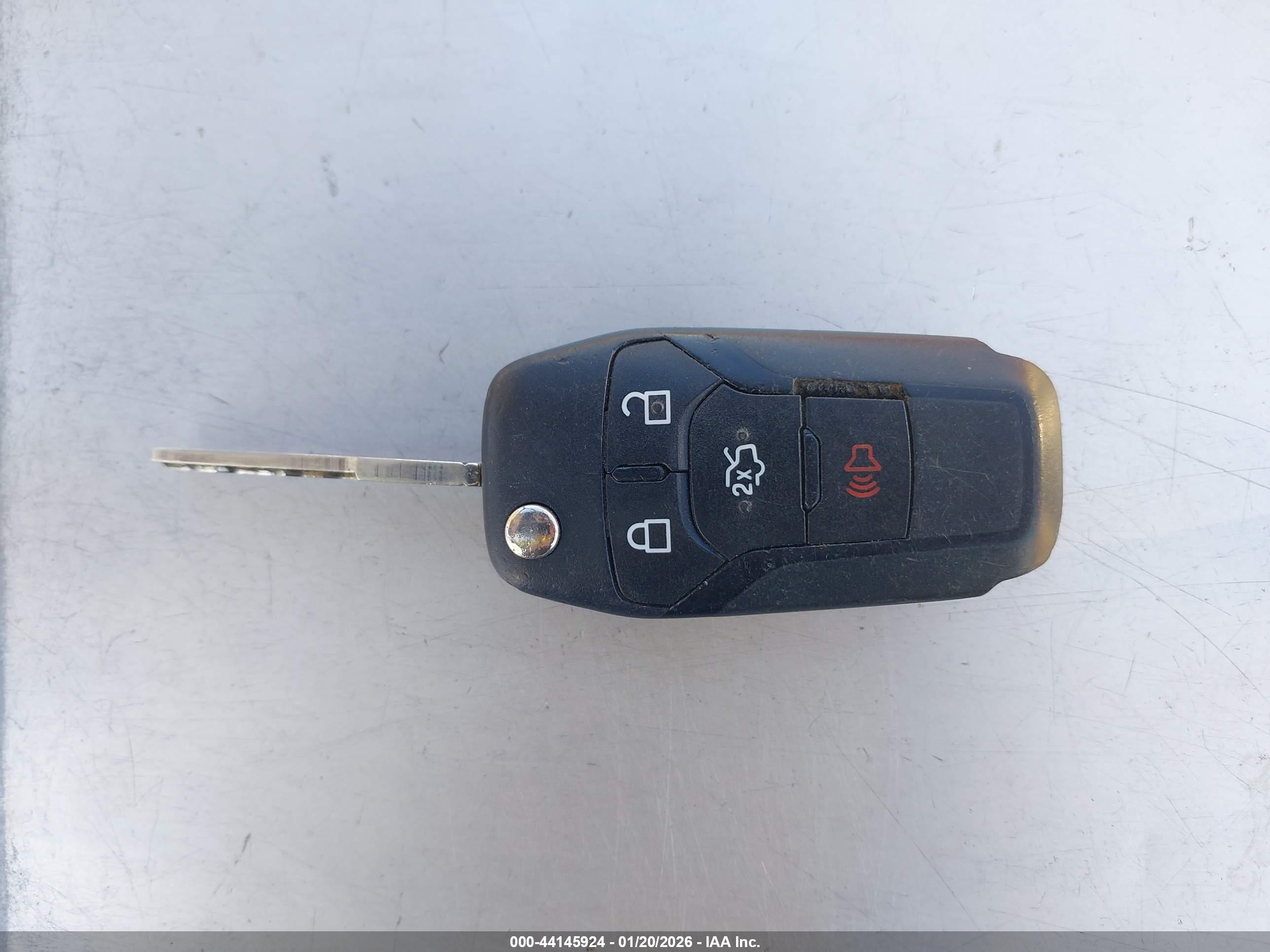FORD FUSION image 11