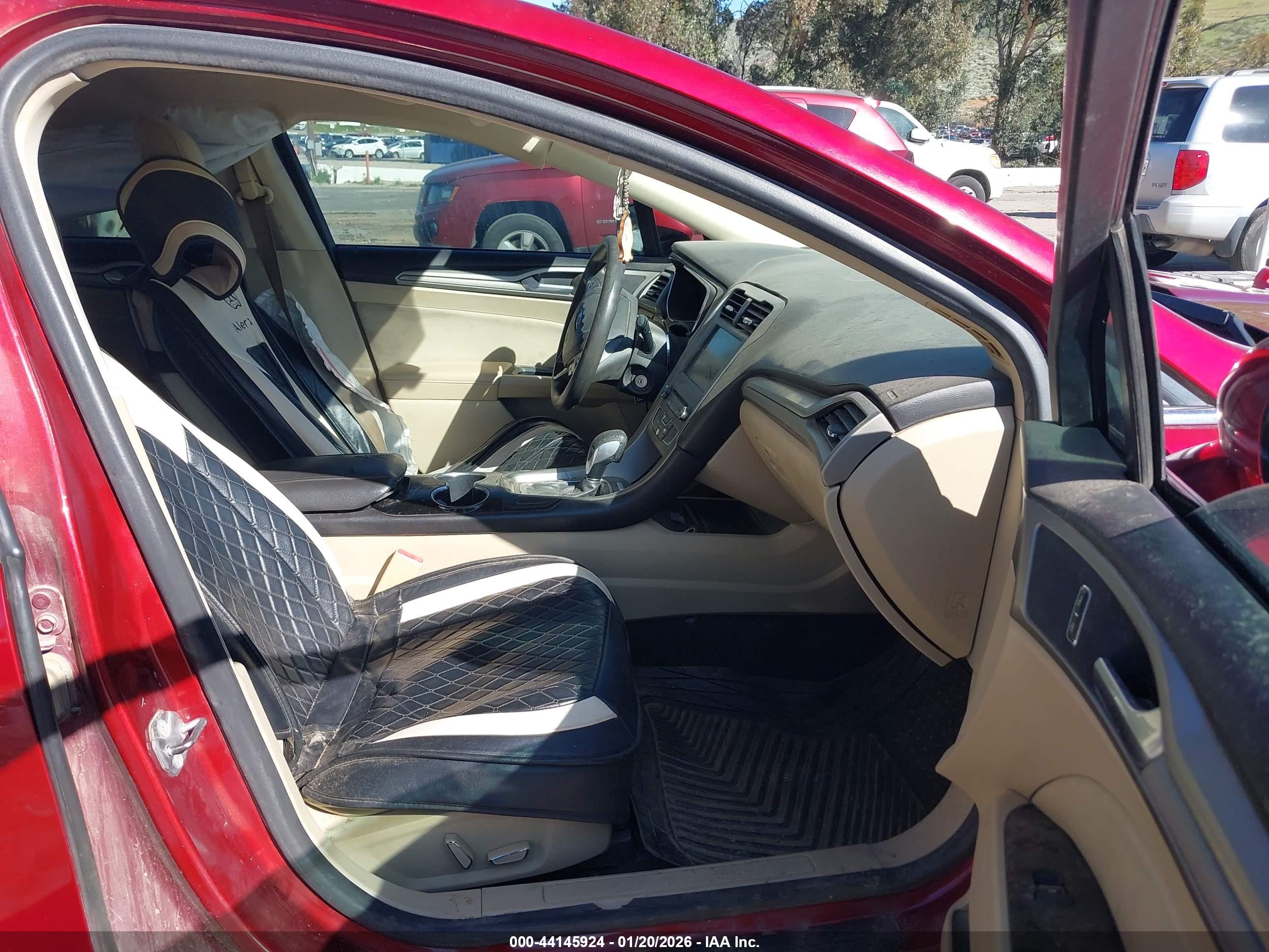 FORD FUSION image 5