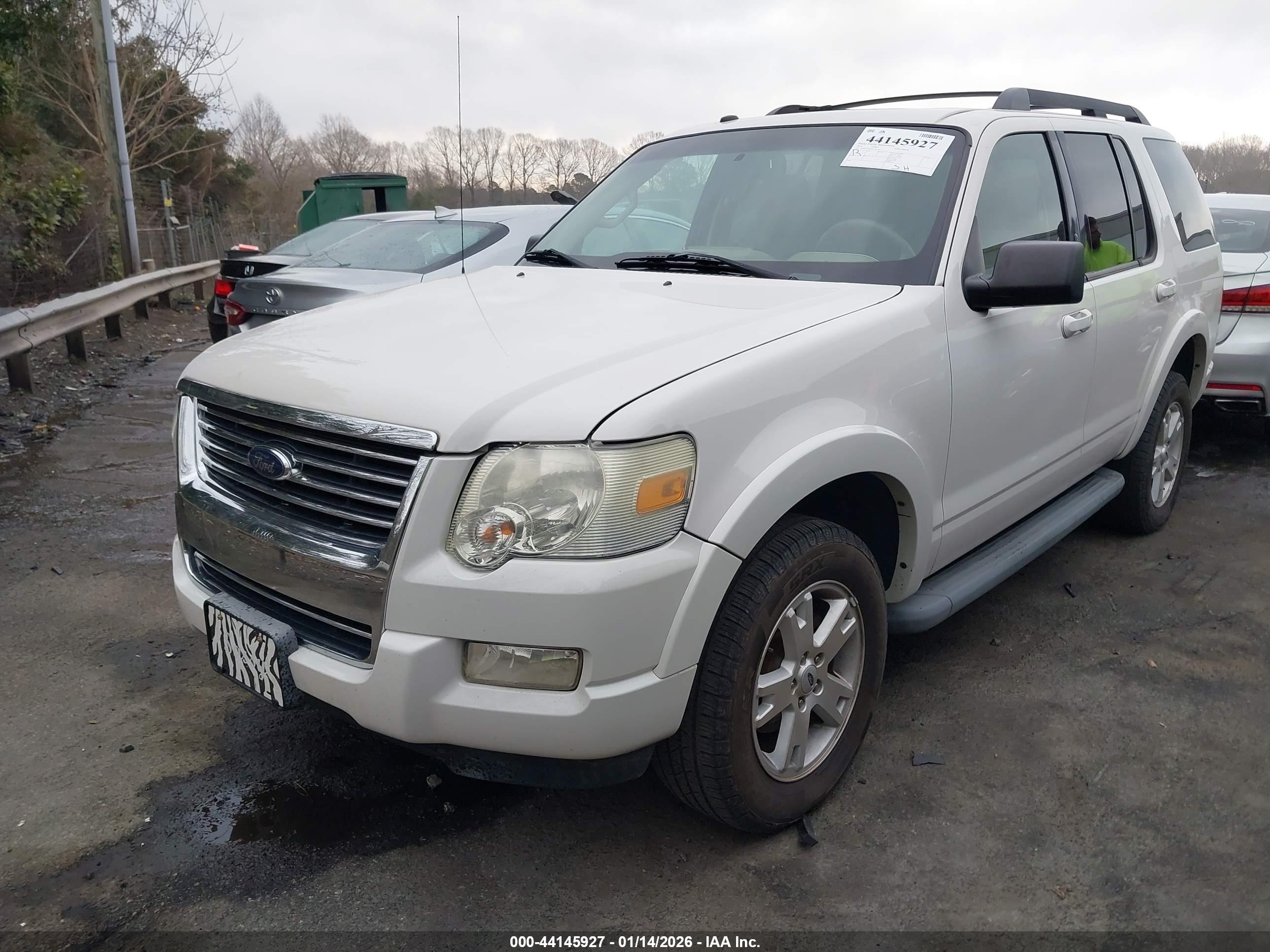 FORD EXPLORER image 2