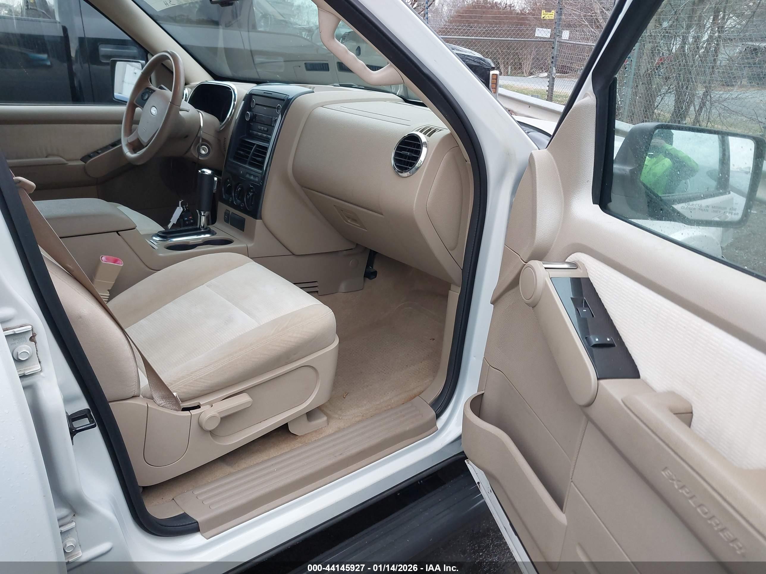 FORD EXPLORER image 5