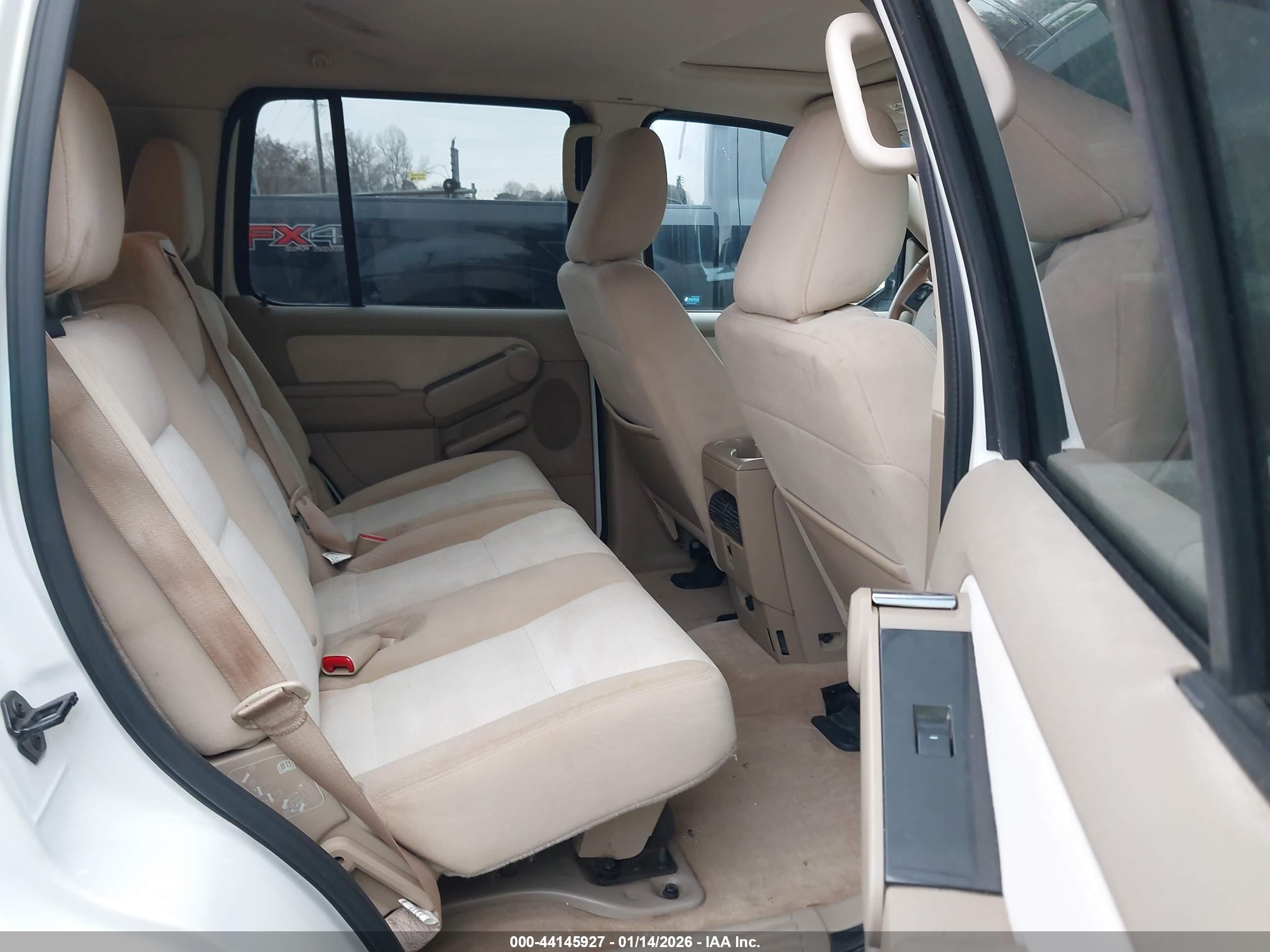 FORD EXPLORER image 8