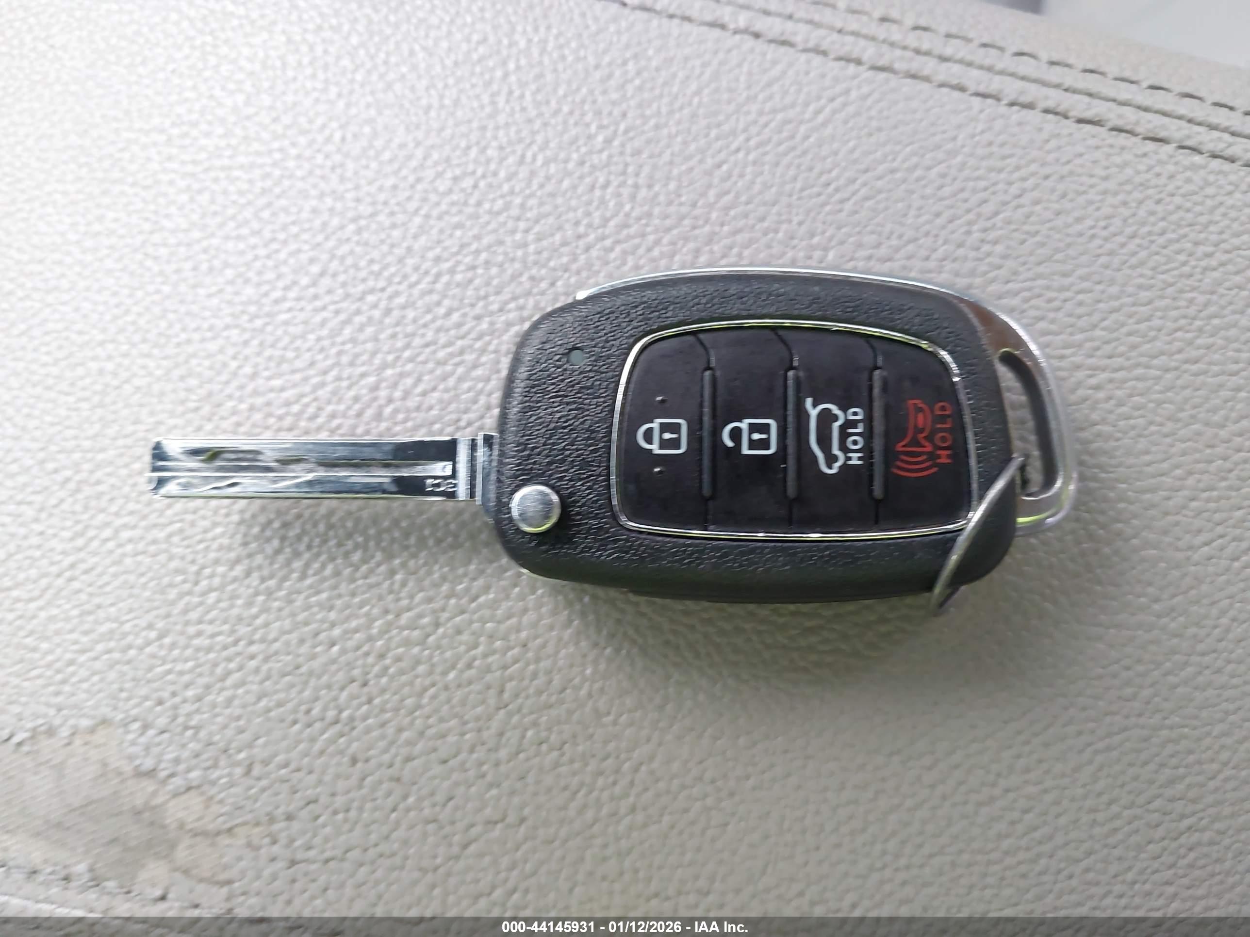 HYUNDAI TUCSON image 11