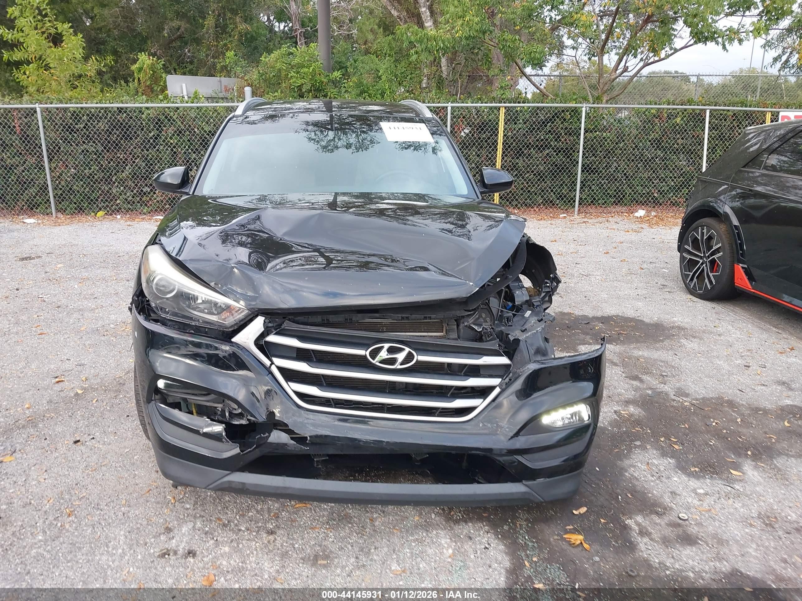 HYUNDAI TUCSON image 6
