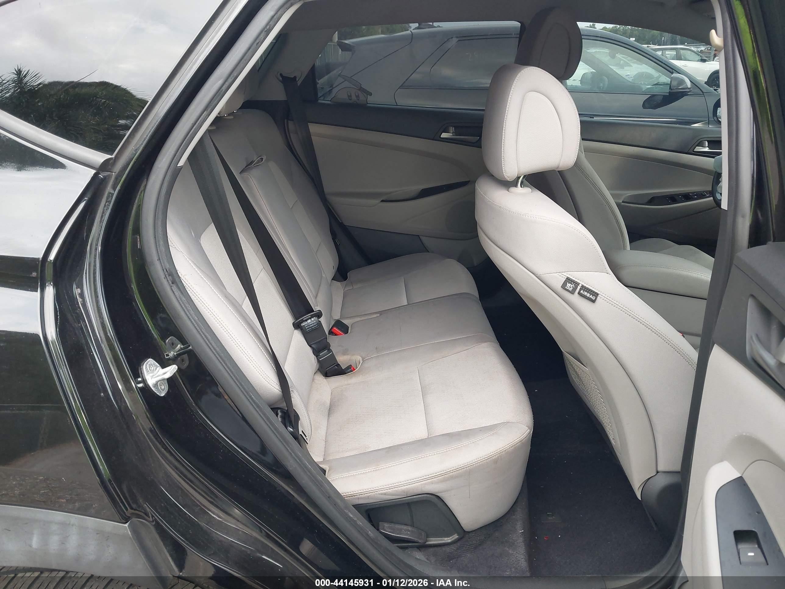 HYUNDAI TUCSON image 8
