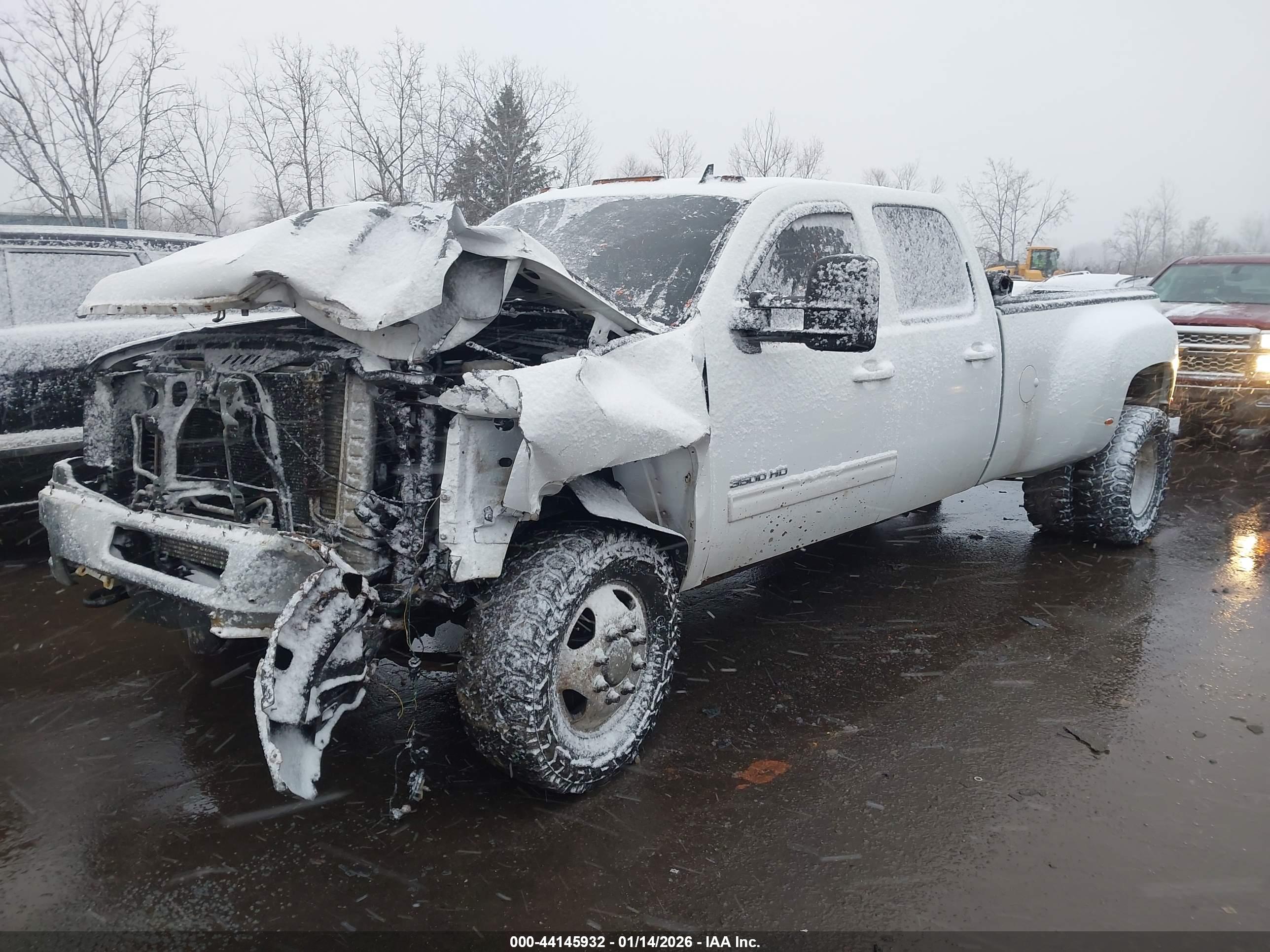 CHEVROLET SILVERADO image 2