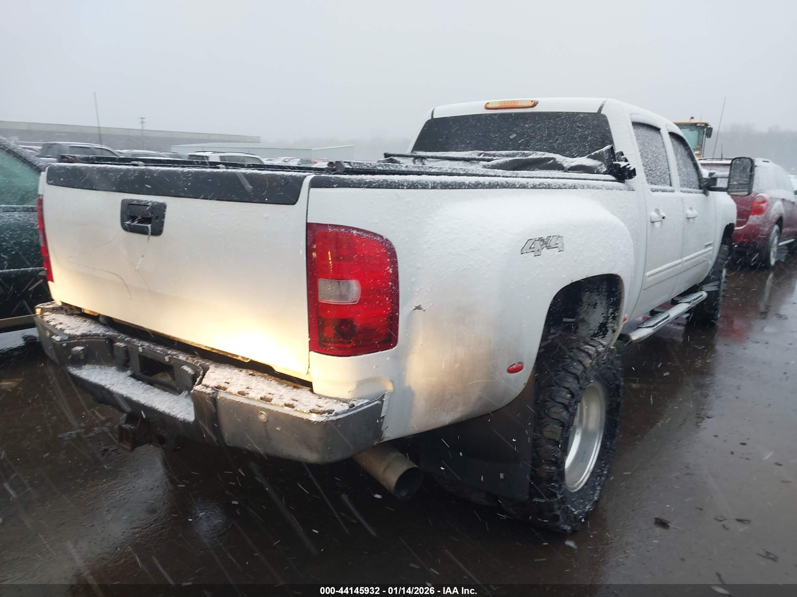 CHEVROLET SILVERADO image 4