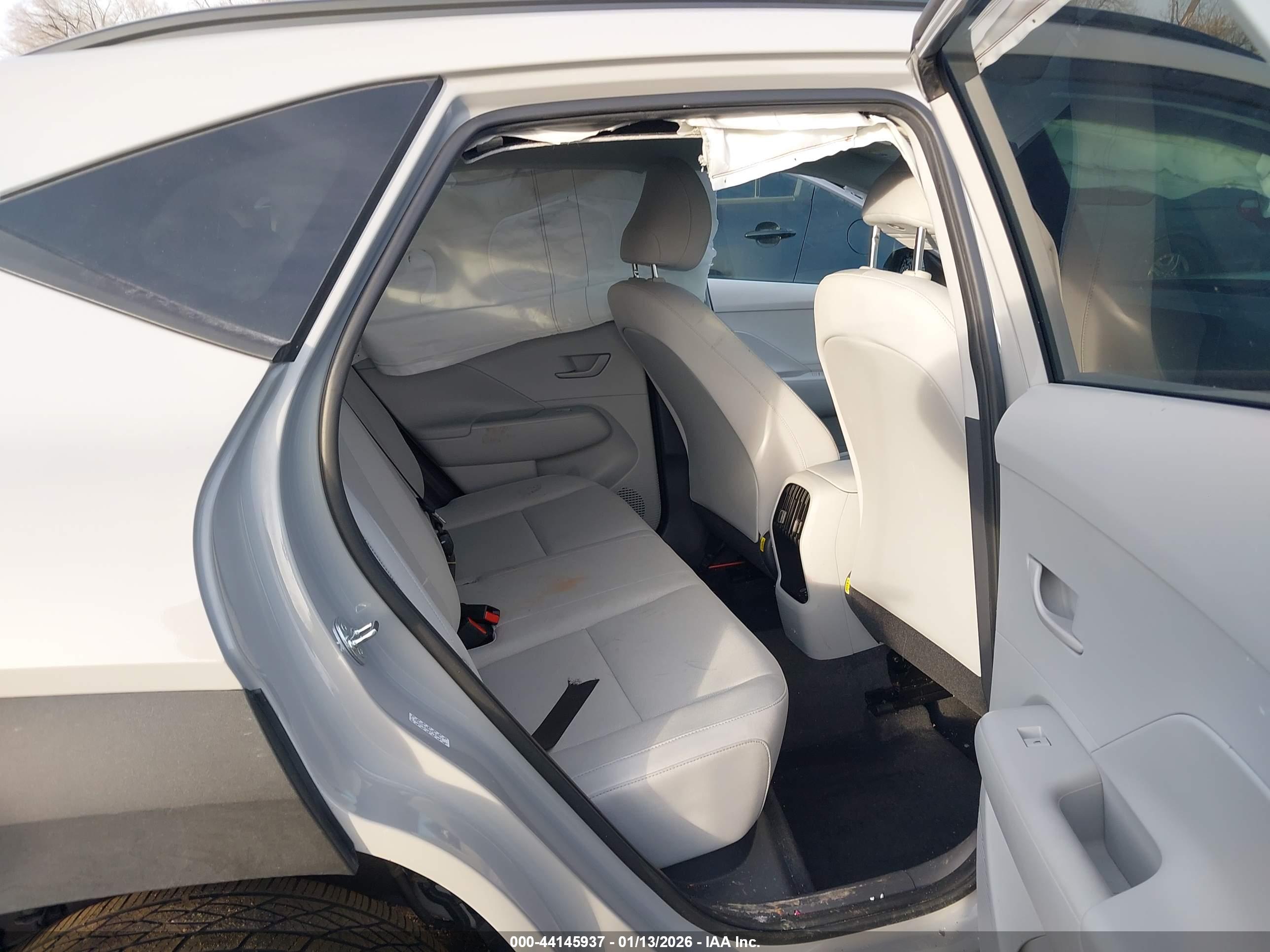 HYUNDAI KONA image 8