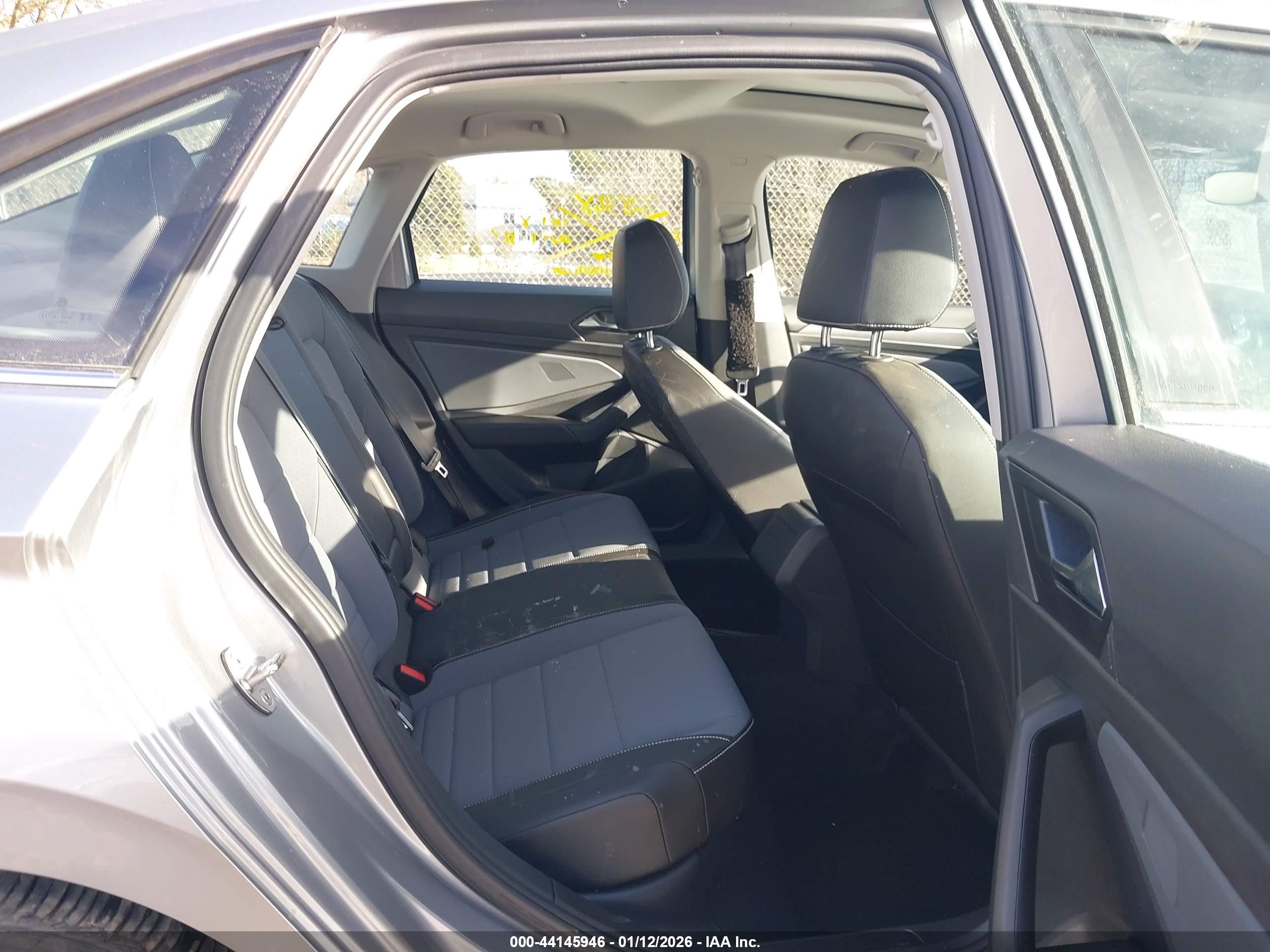 VOLKSWAGEN JETTA image 8