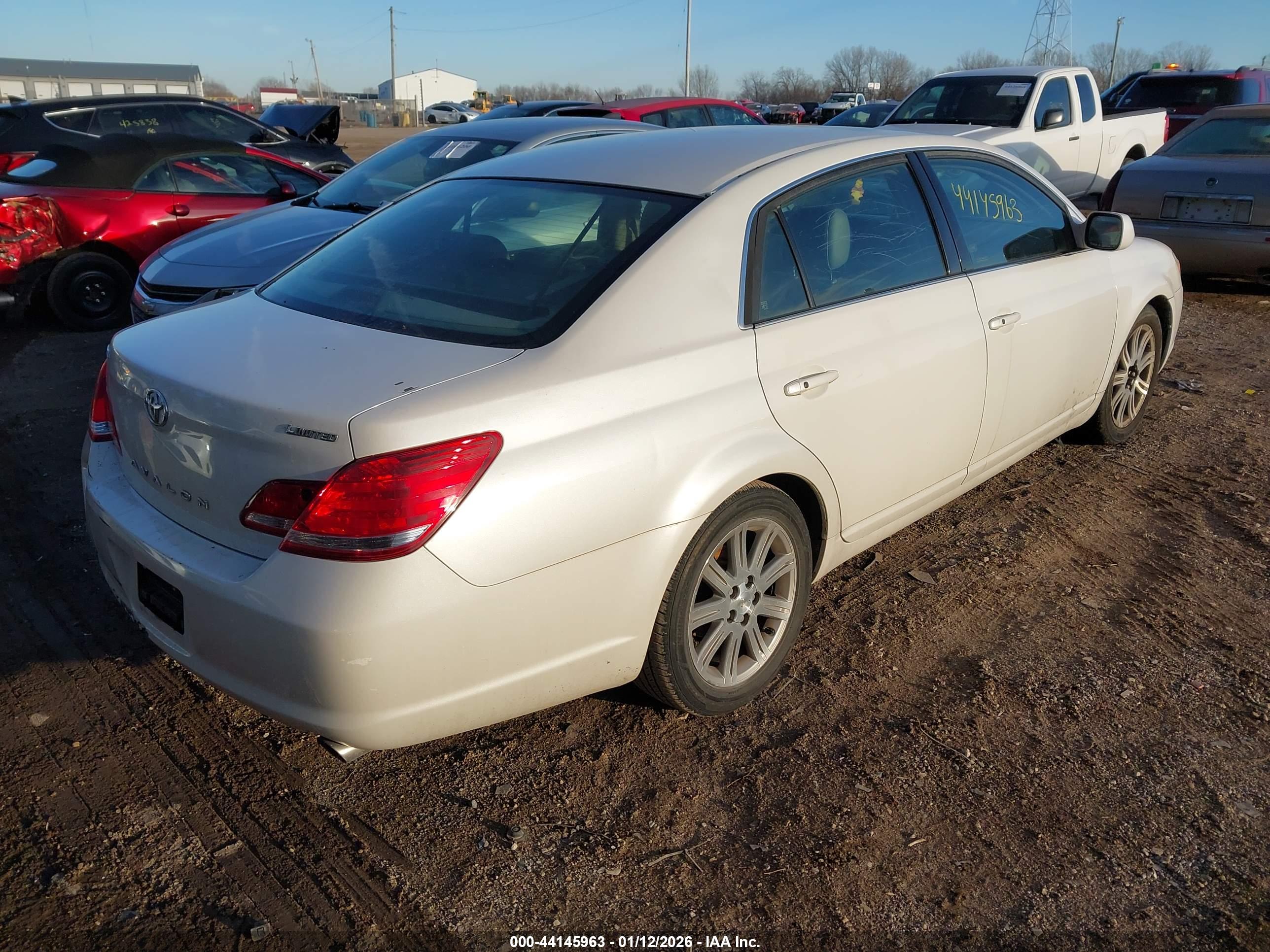 TOYOTA AVALON image 4
