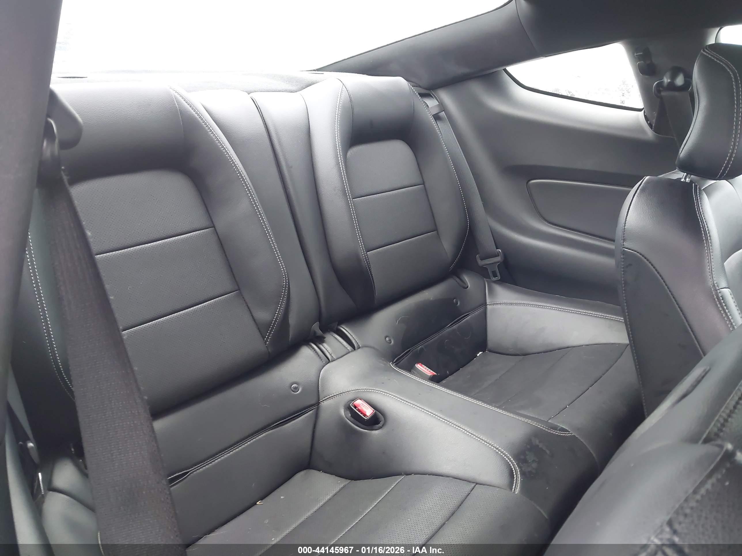 FORD MUSTANG image 8