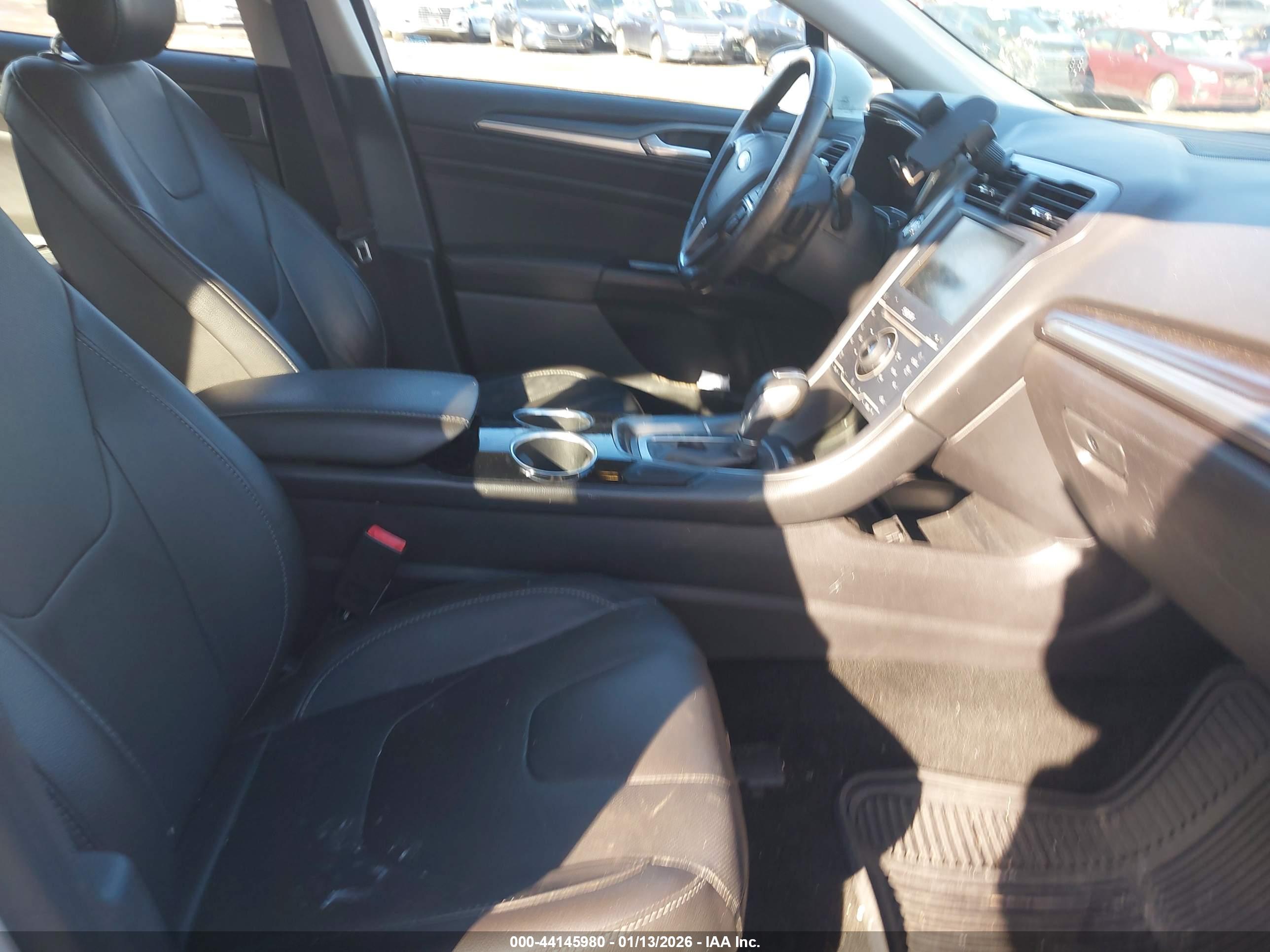 FORD FUSION image 5