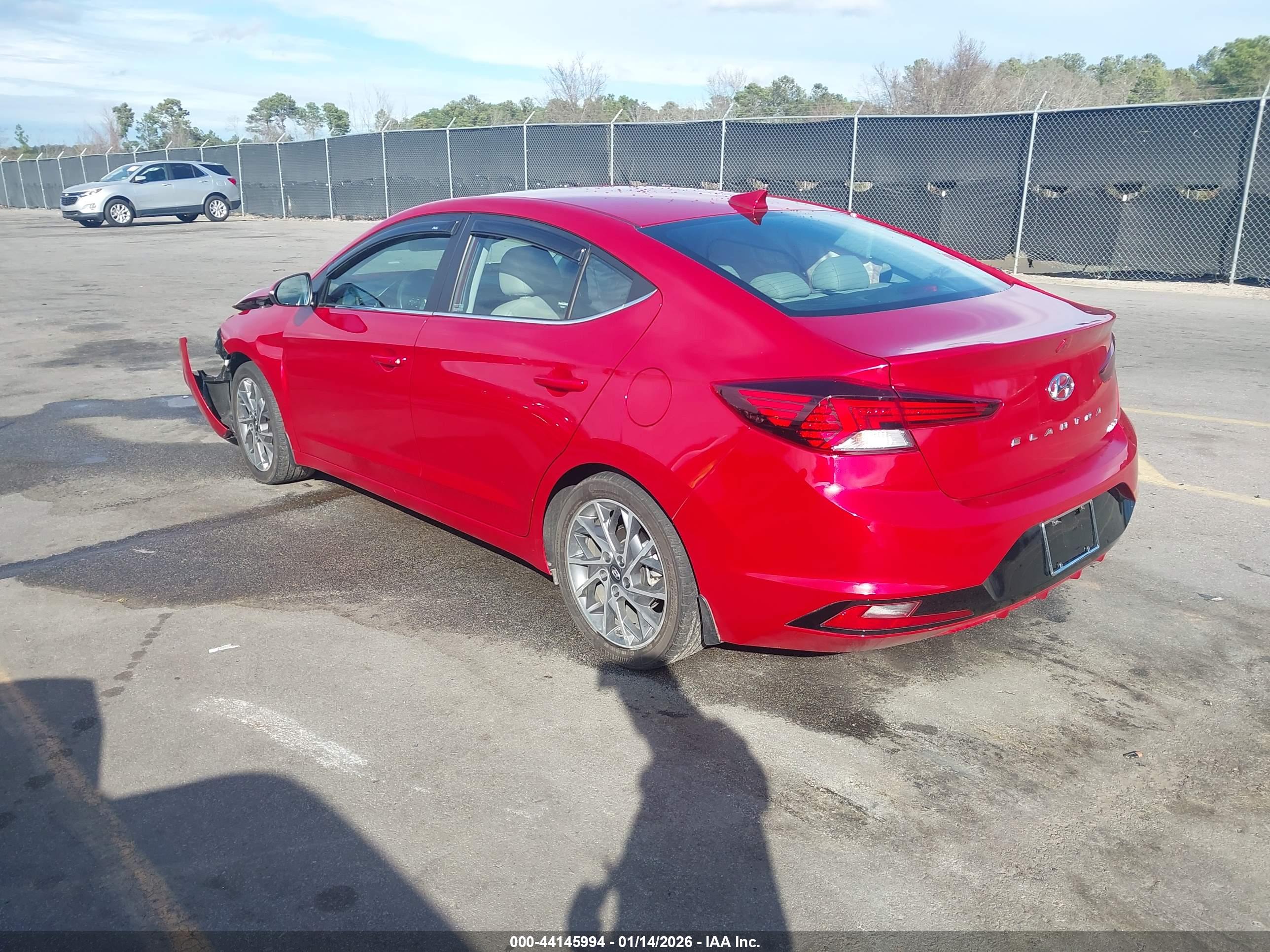 HYUNDAI ELANTRA image 3