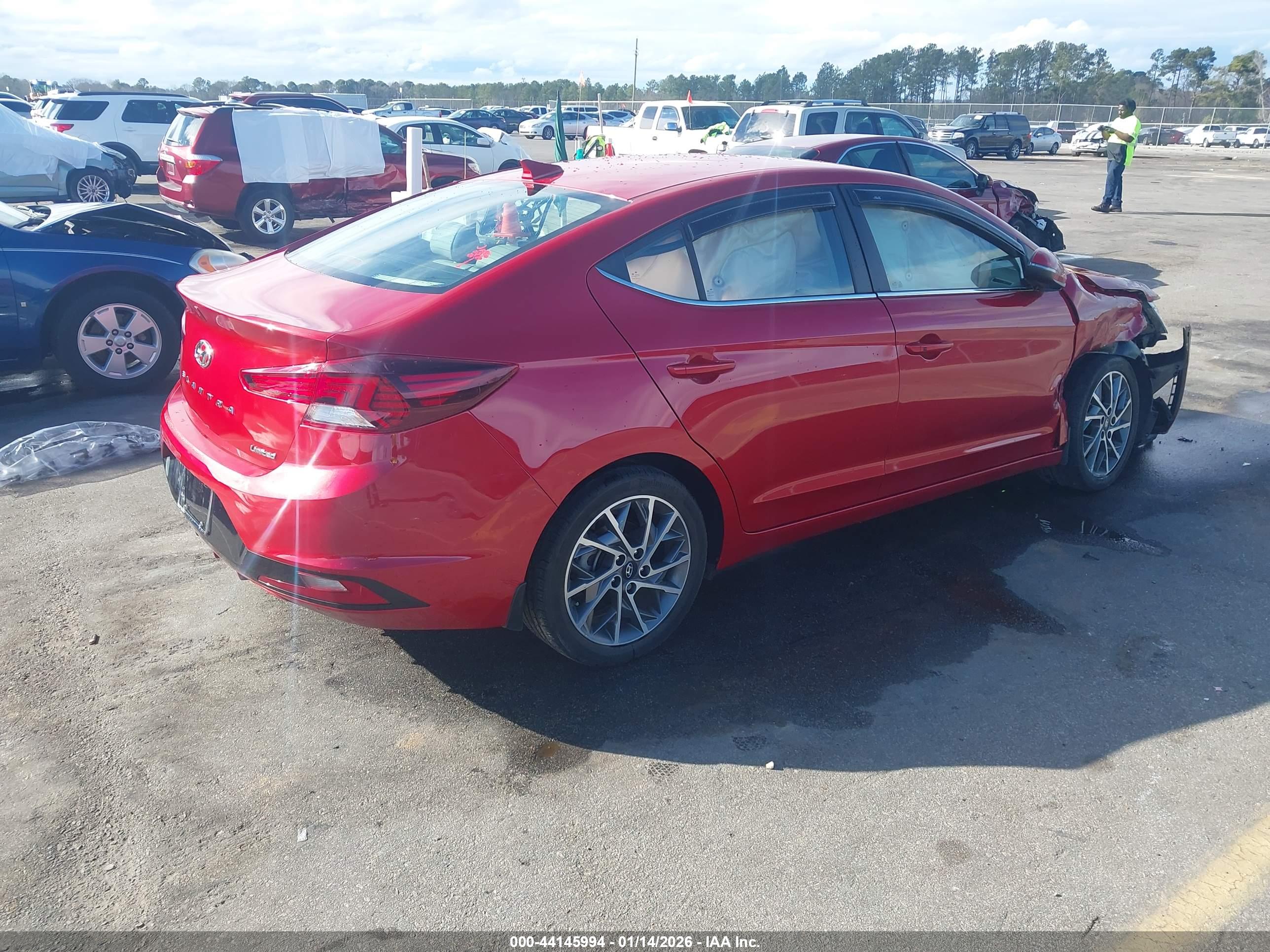HYUNDAI ELANTRA image 4