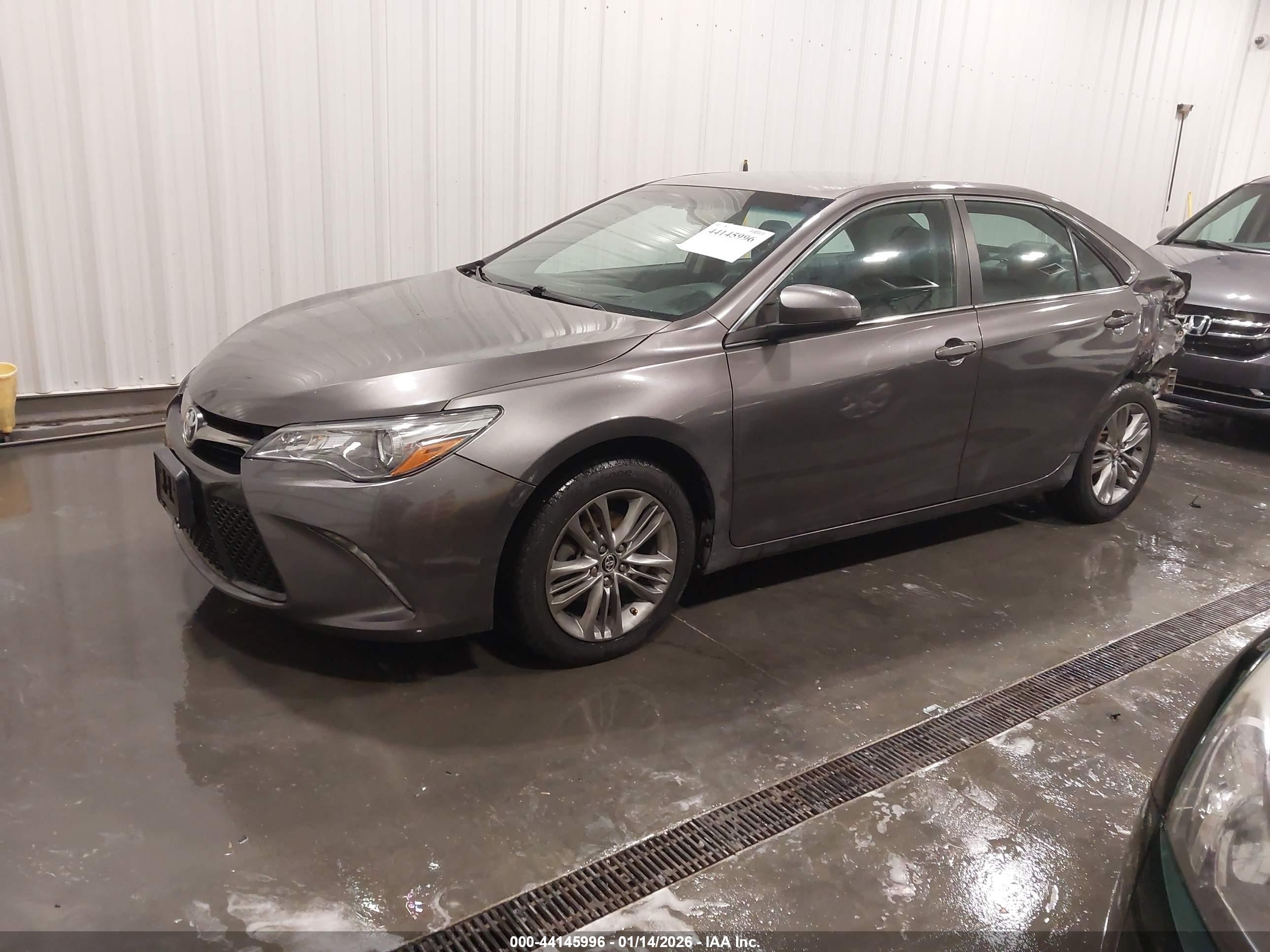 TOYOTA CAMRY image 2
