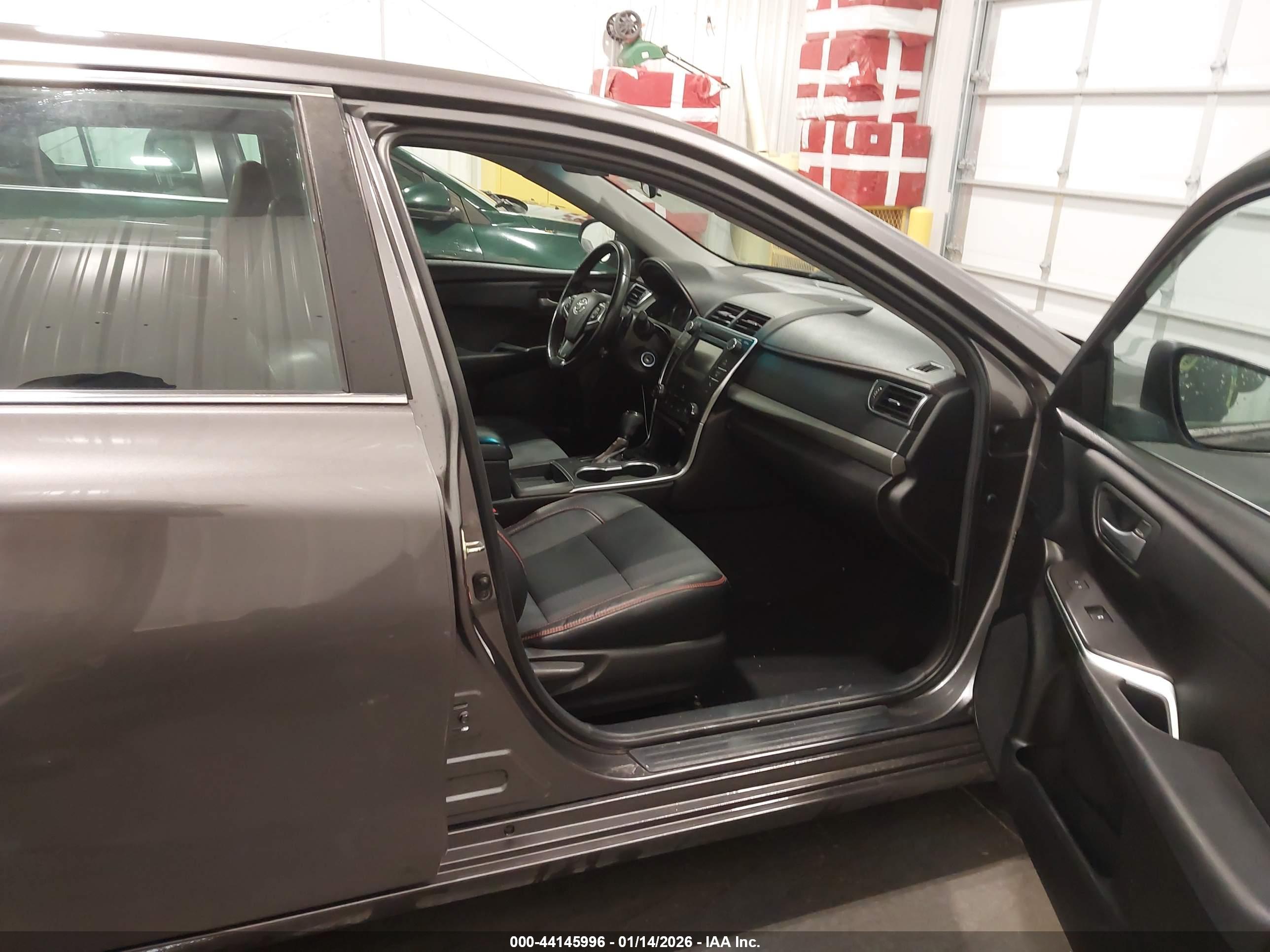 TOYOTA CAMRY image 5