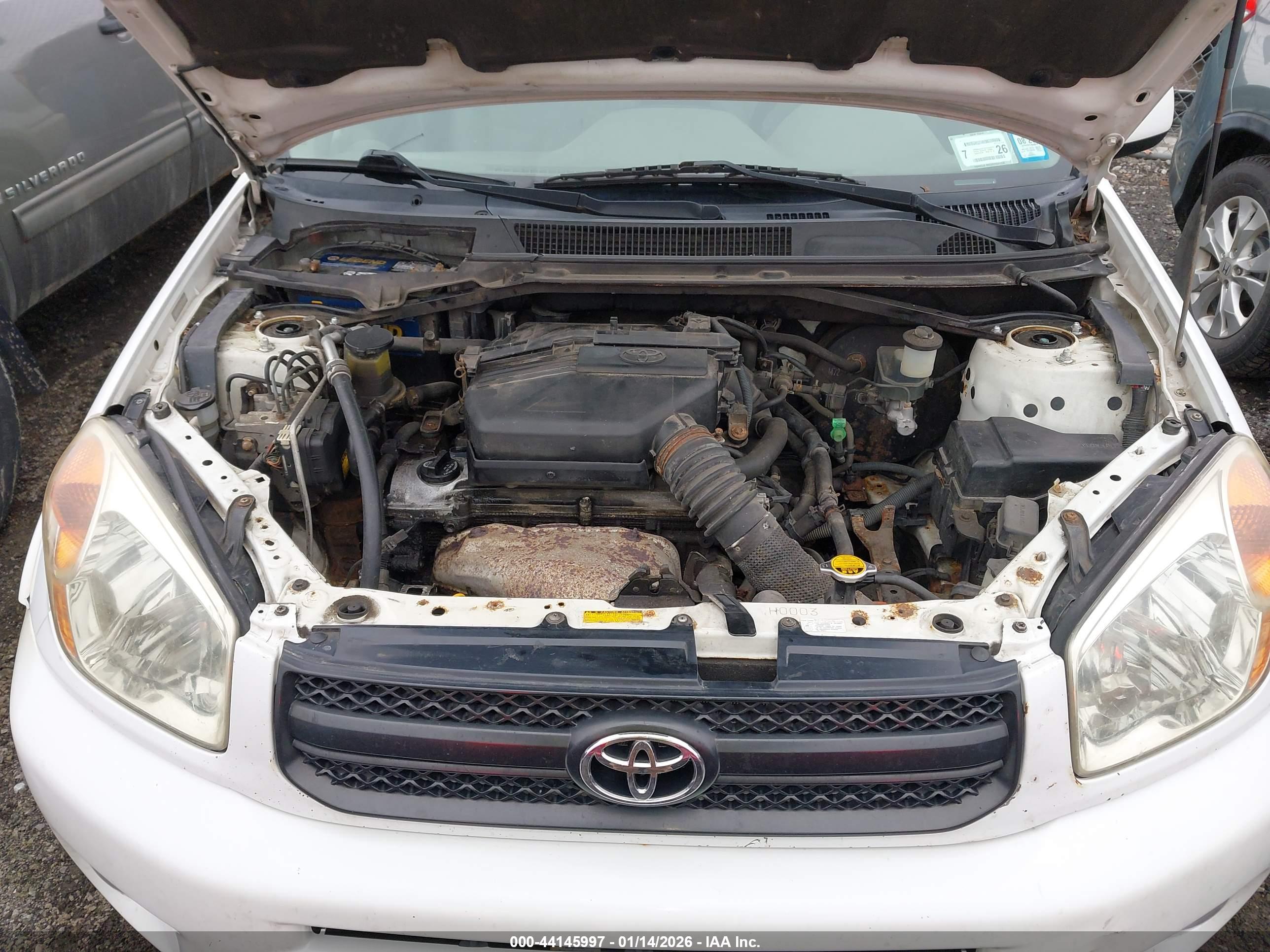 TOYOTA RAV4 image 10