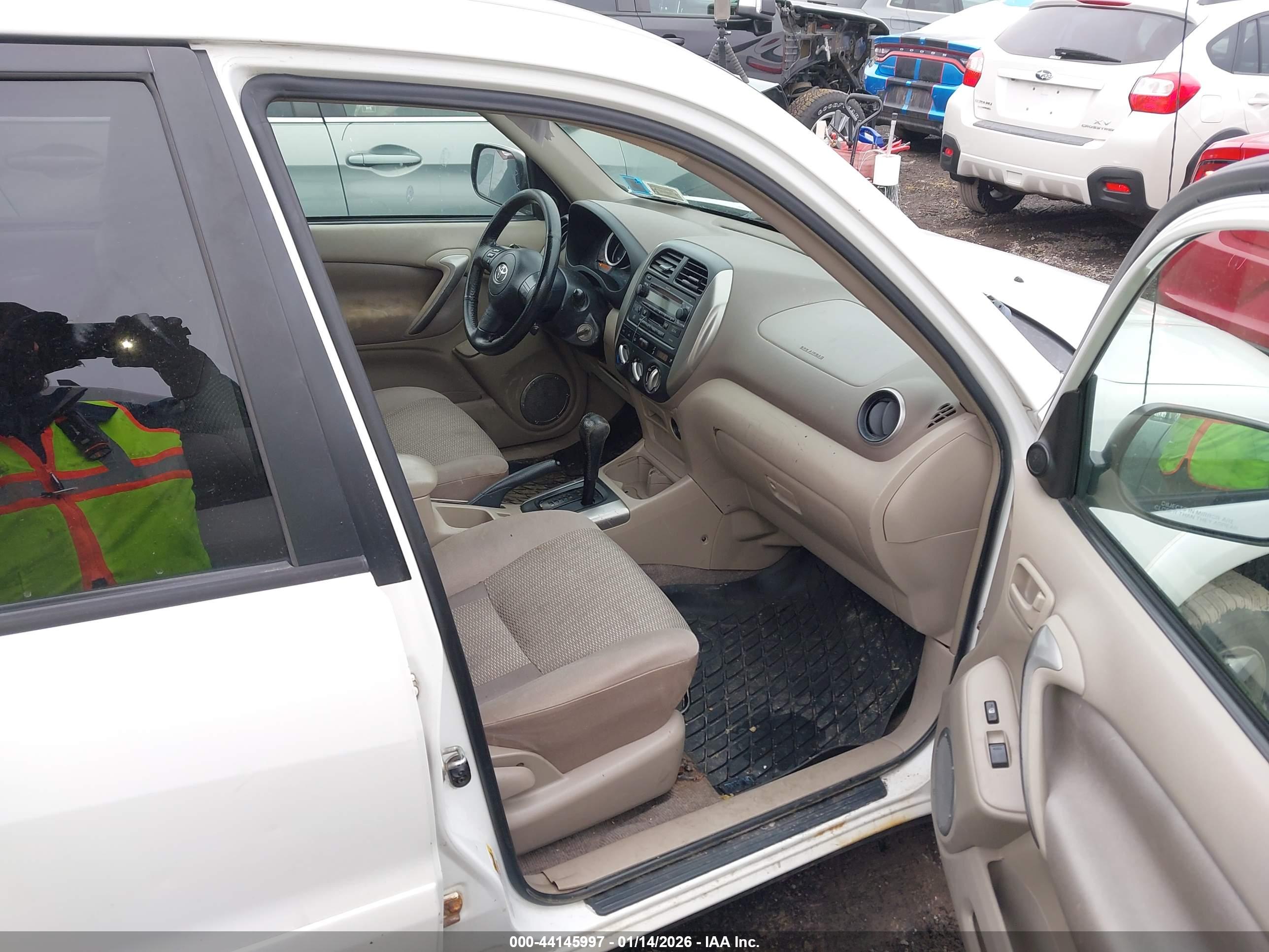 TOYOTA RAV4 image 5