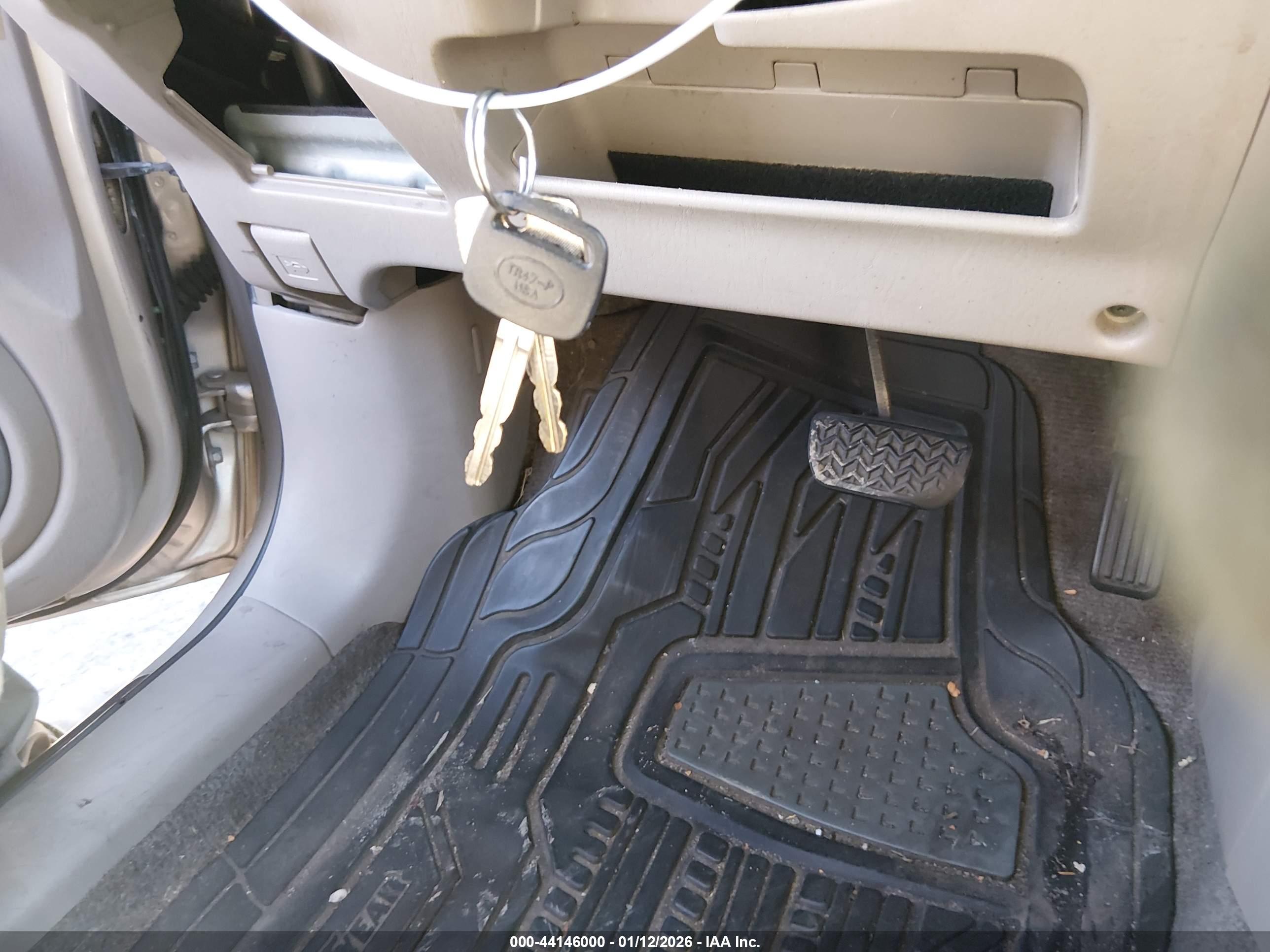 TOYOTA RAV4 image 11