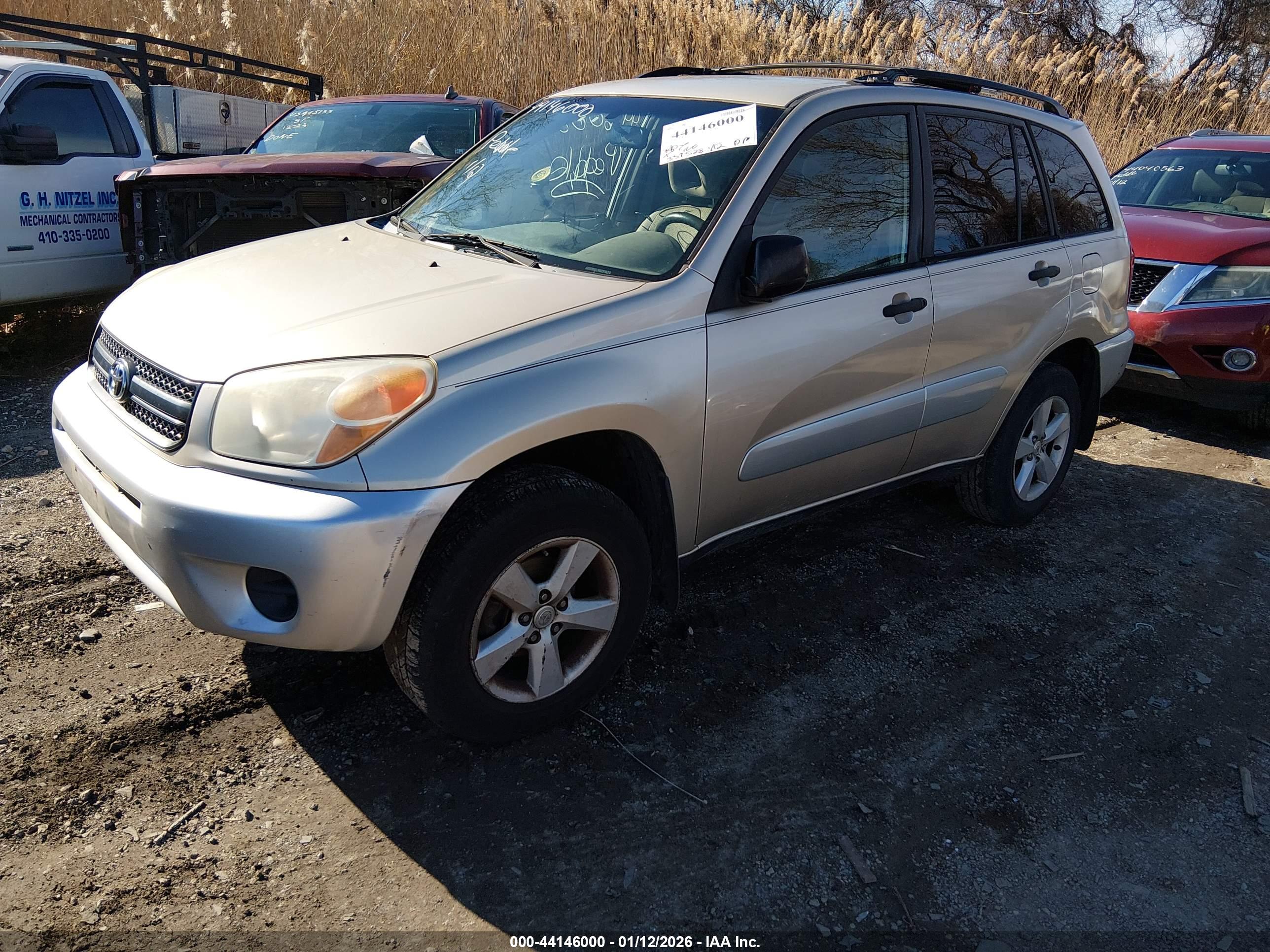 TOYOTA RAV4 image 2