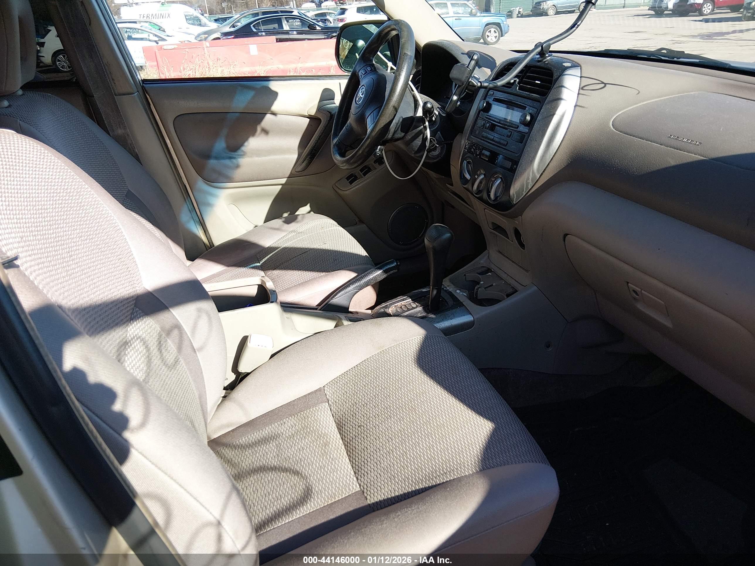 TOYOTA RAV4 image 5