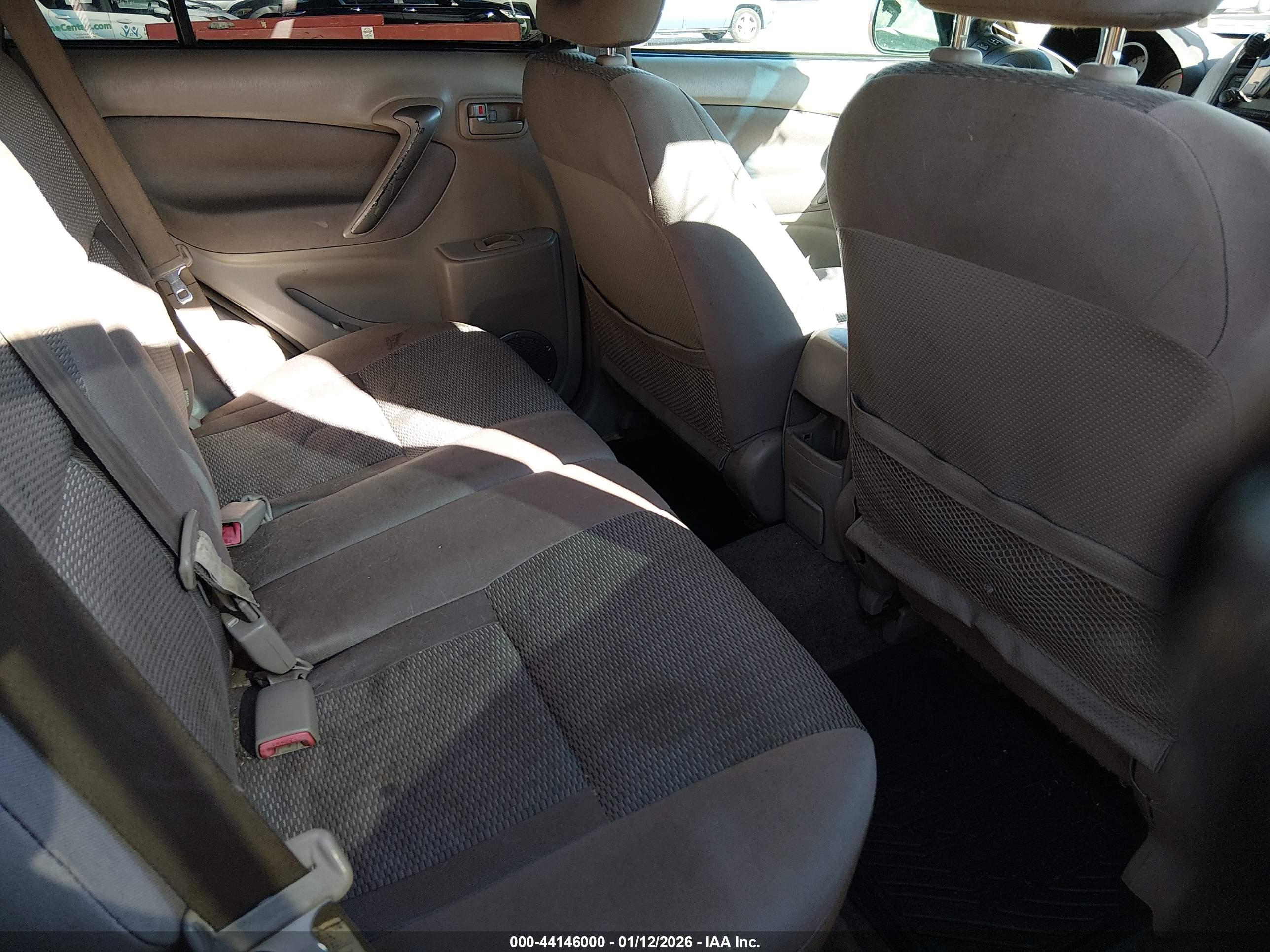 TOYOTA RAV4 image 8