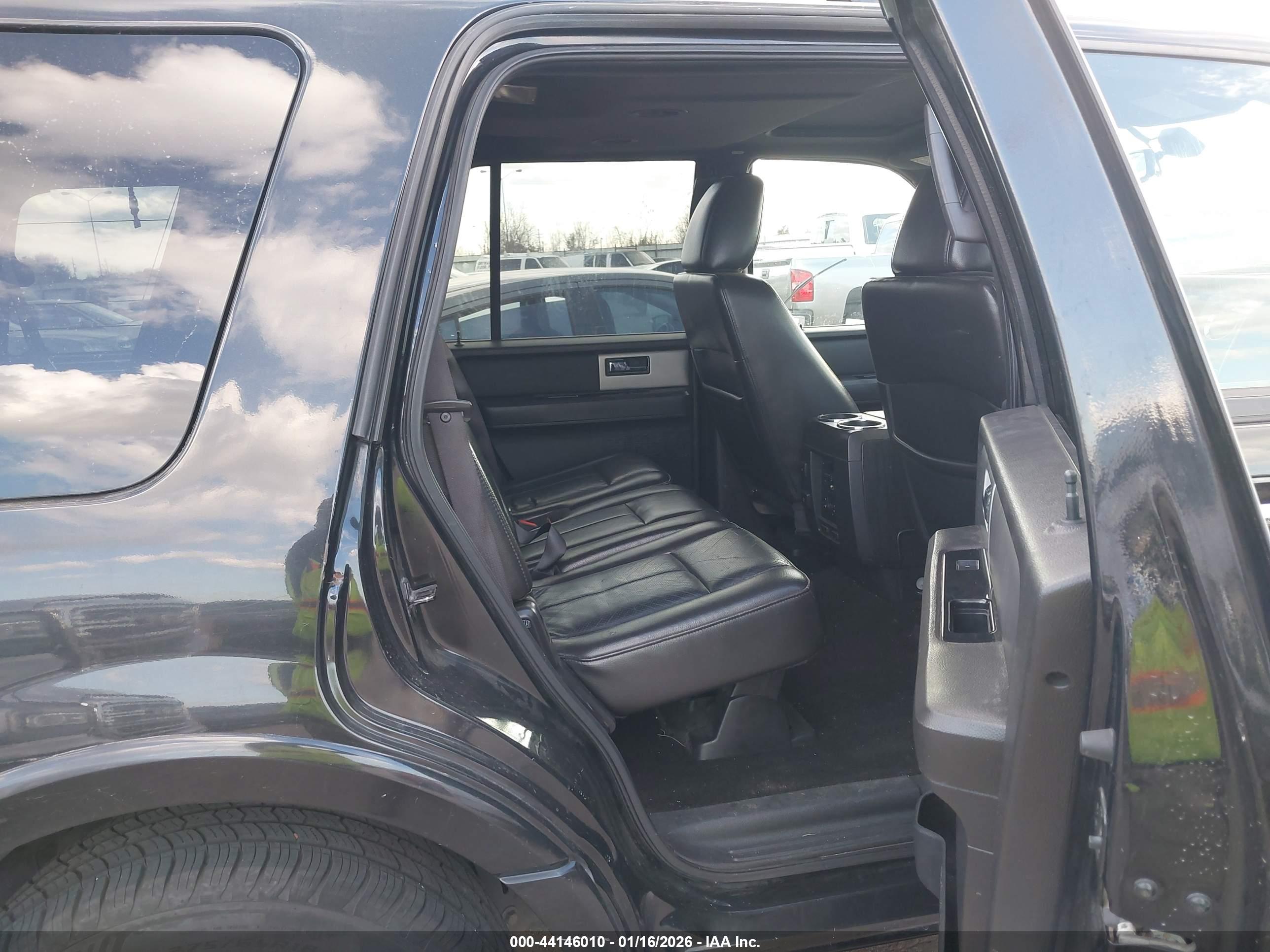 FORD EXPEDITION image 8