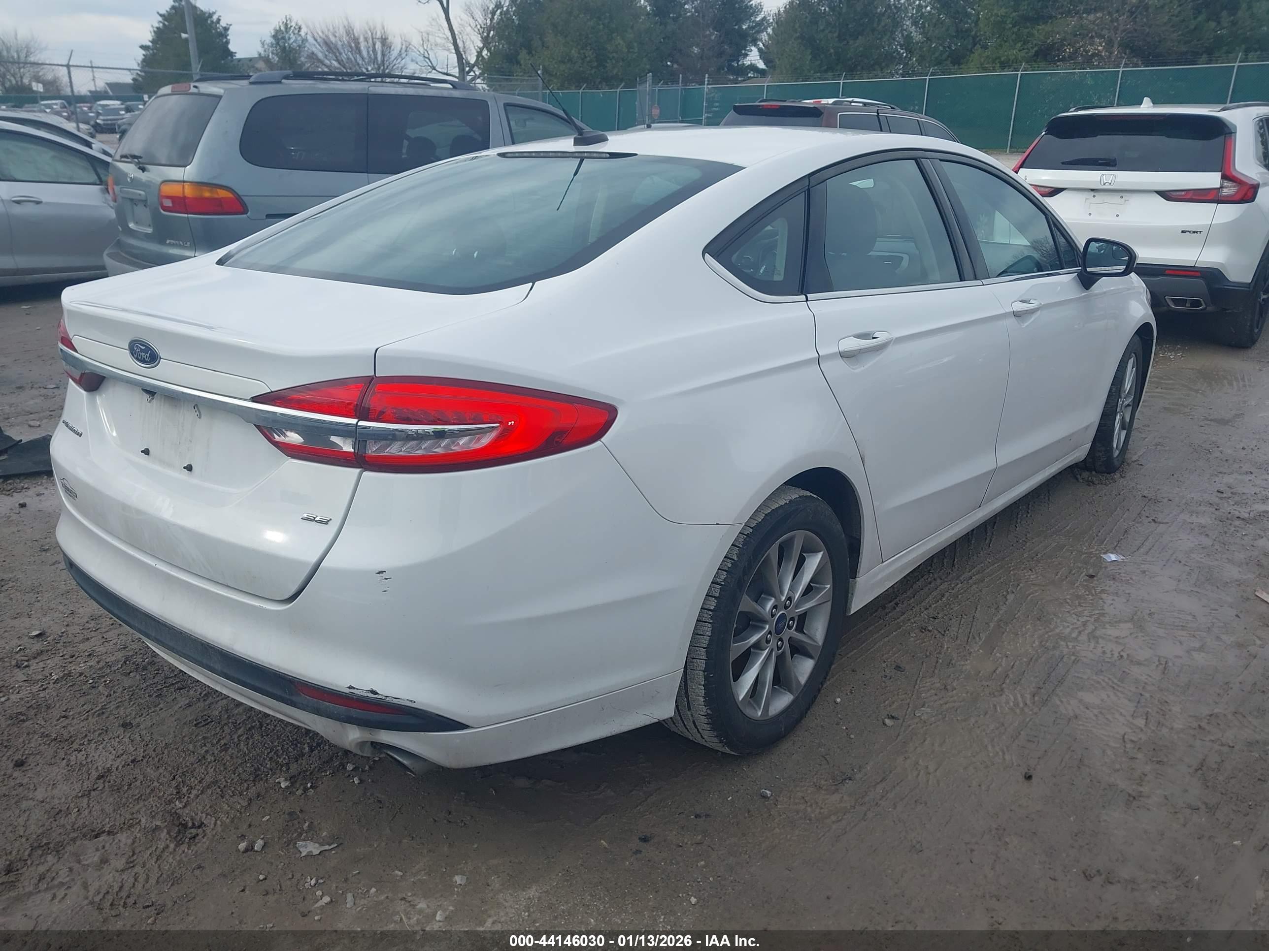 FORD FUSION image 4
