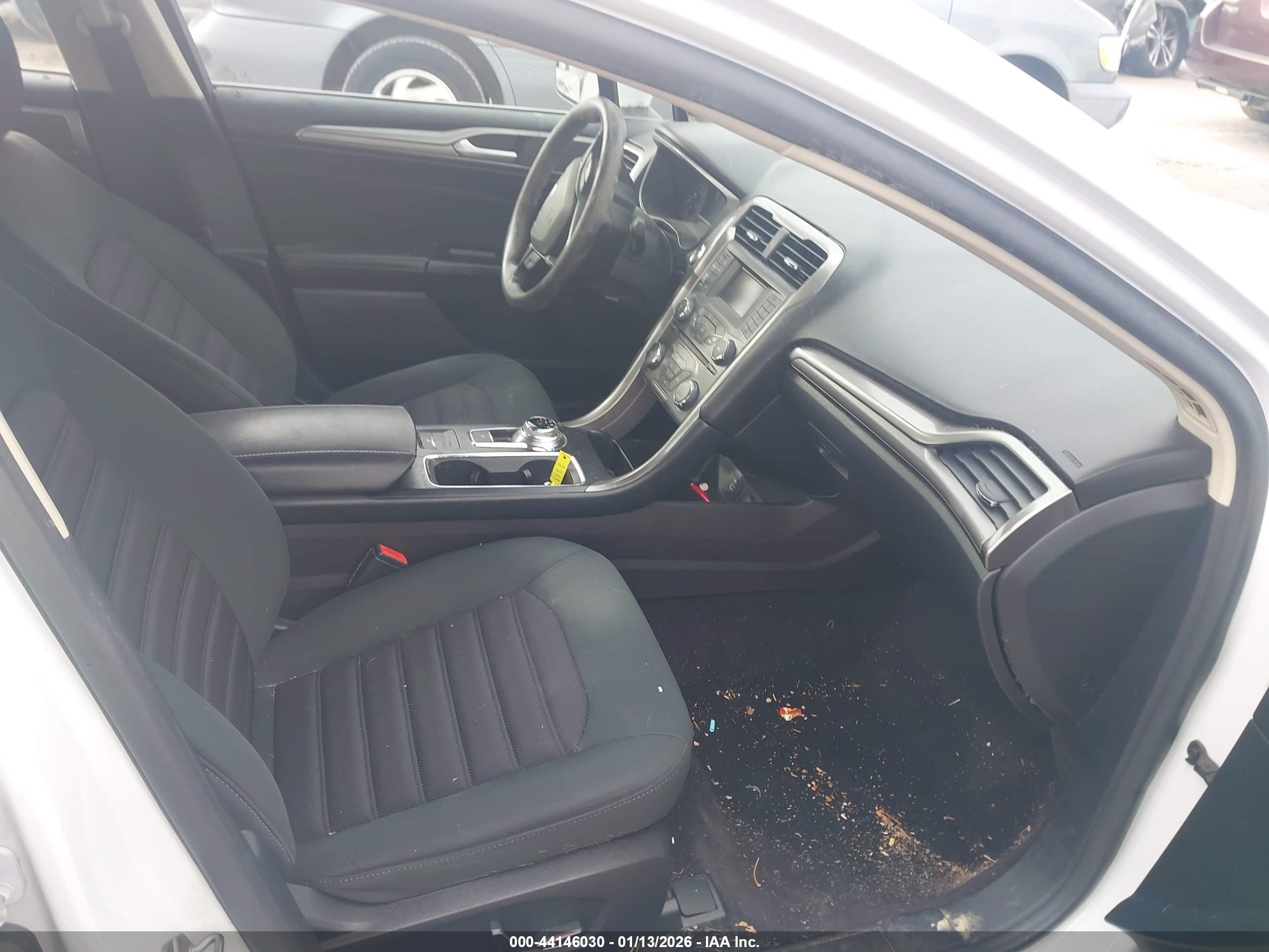FORD FUSION image 5