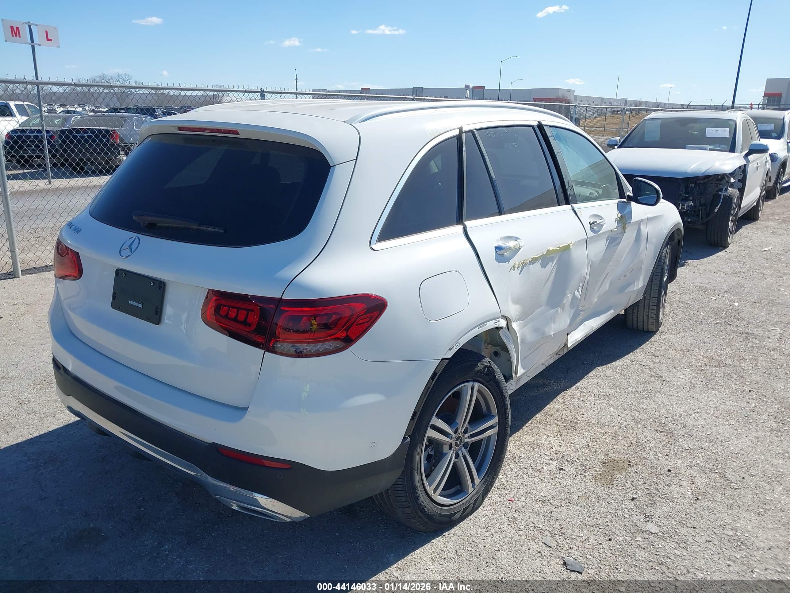 MERCEDES-BENZ GLC image 2