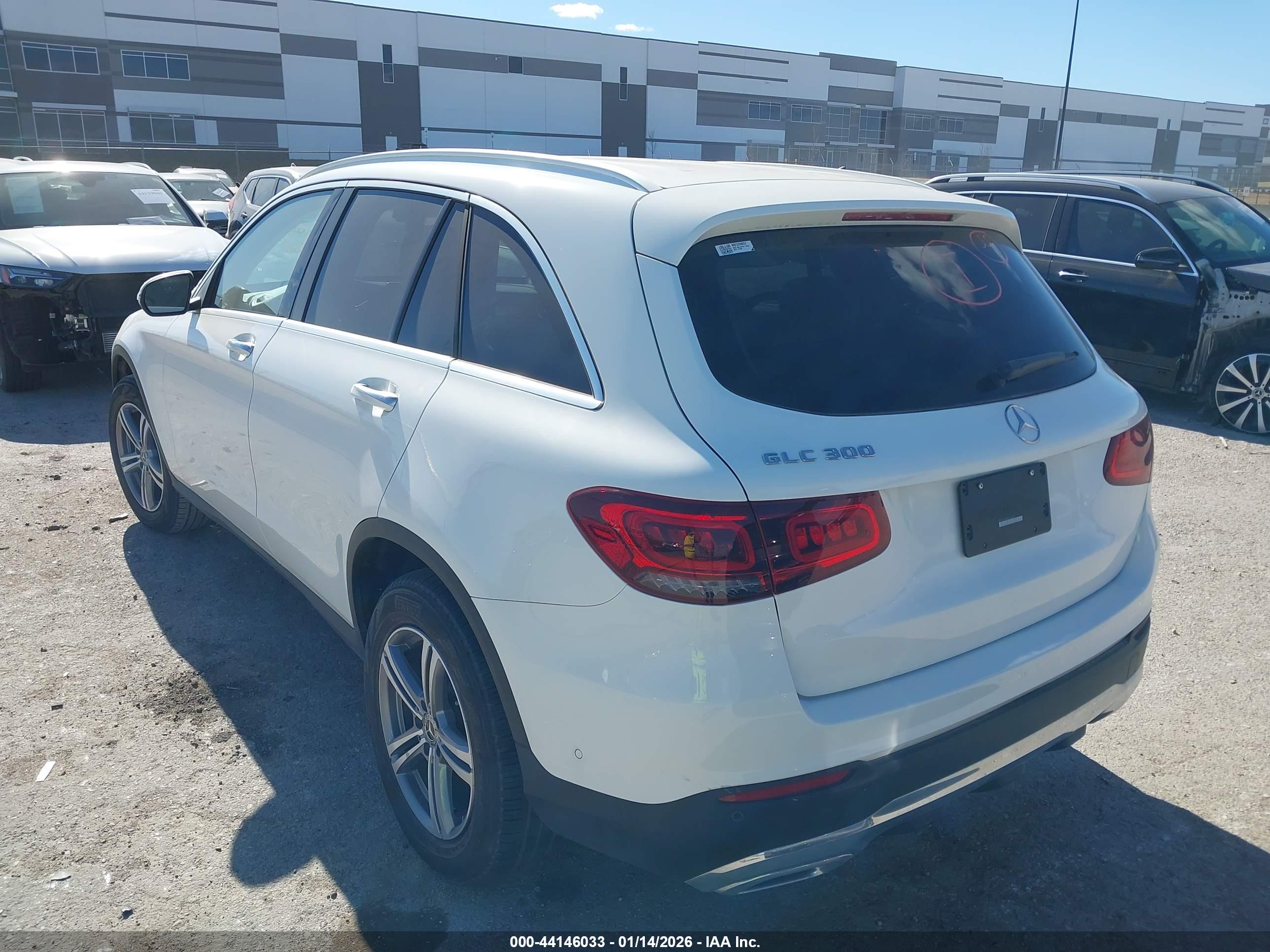 MERCEDES-BENZ GLC image 3