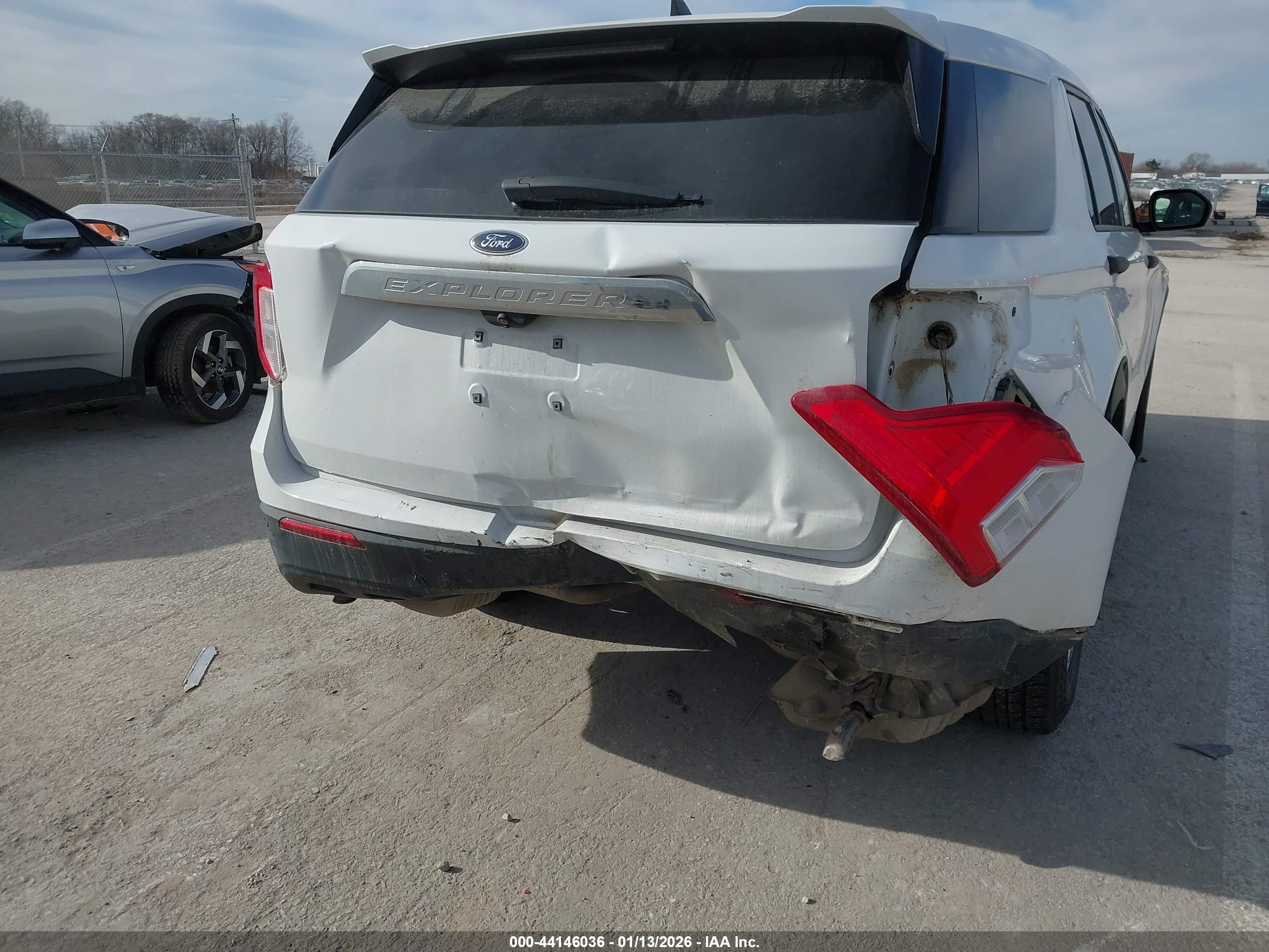 FORD EXPLORER image 6