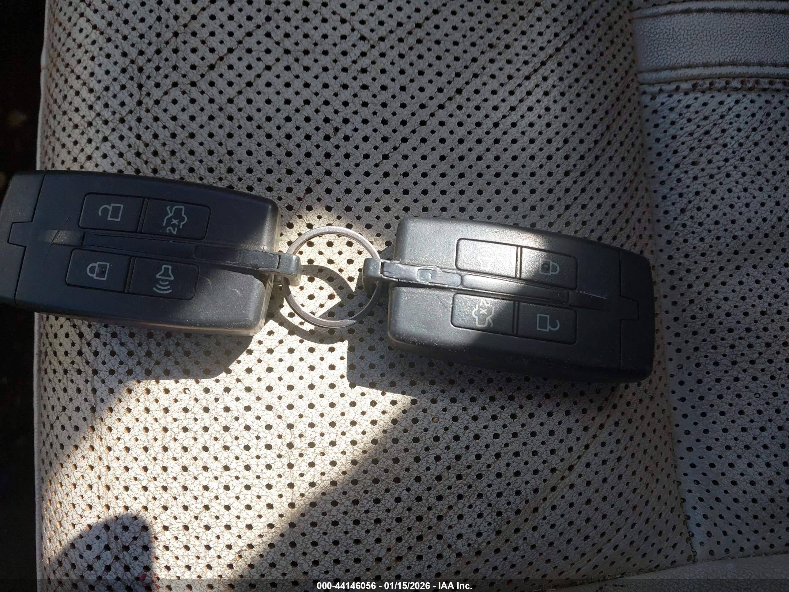 LINCOLN MKS image 11