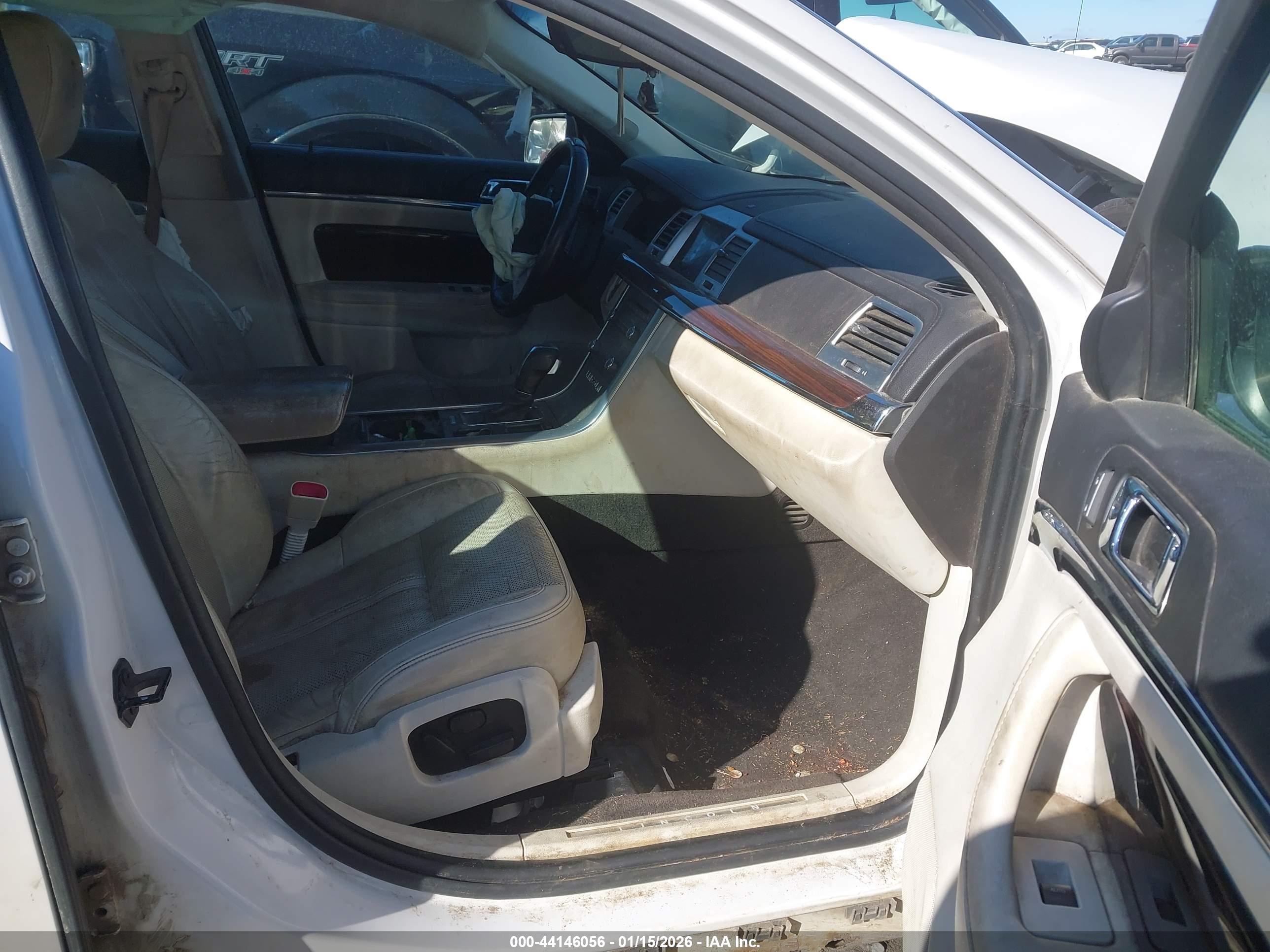 LINCOLN MKS image 5