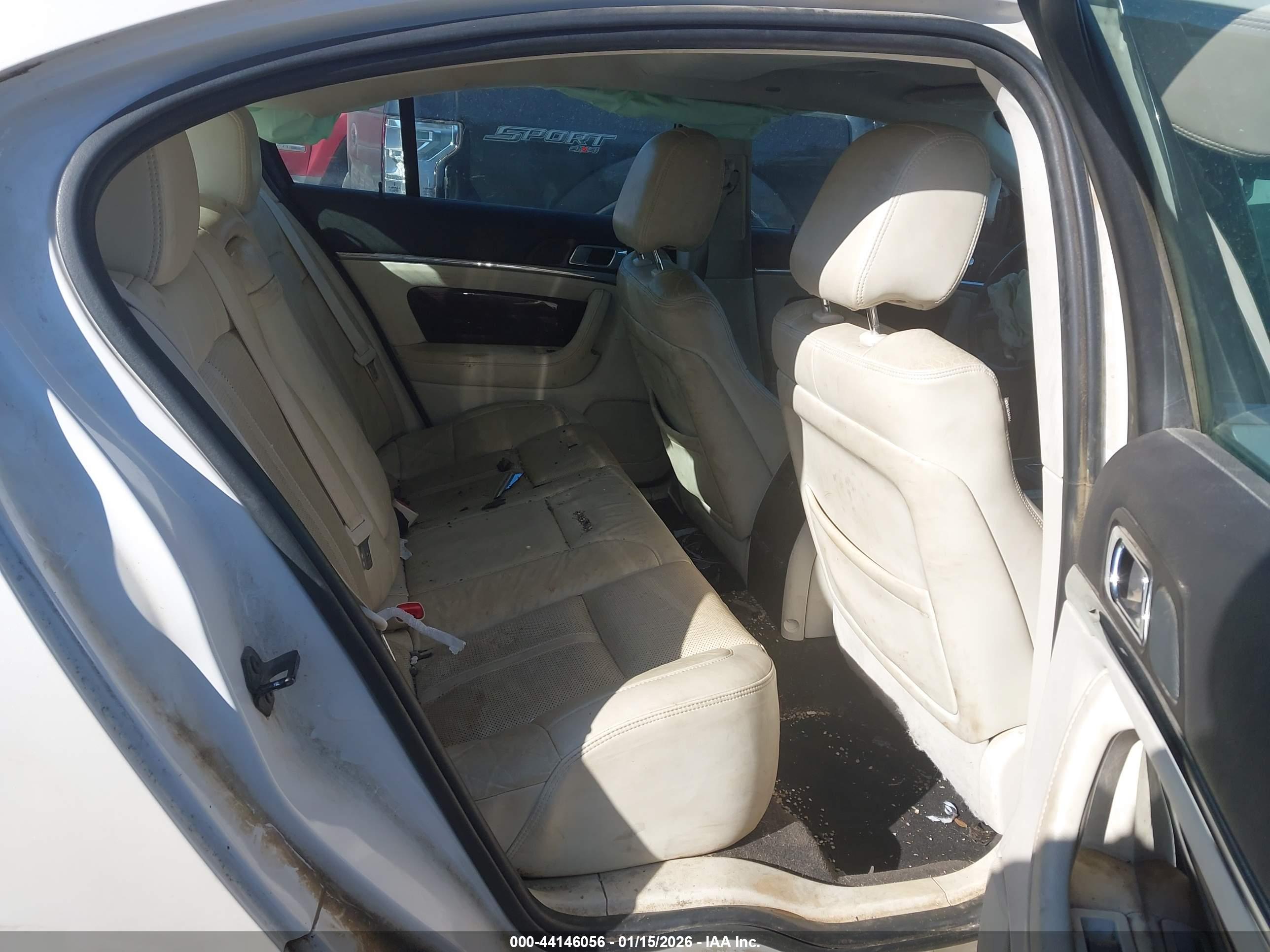 LINCOLN MKS image 8