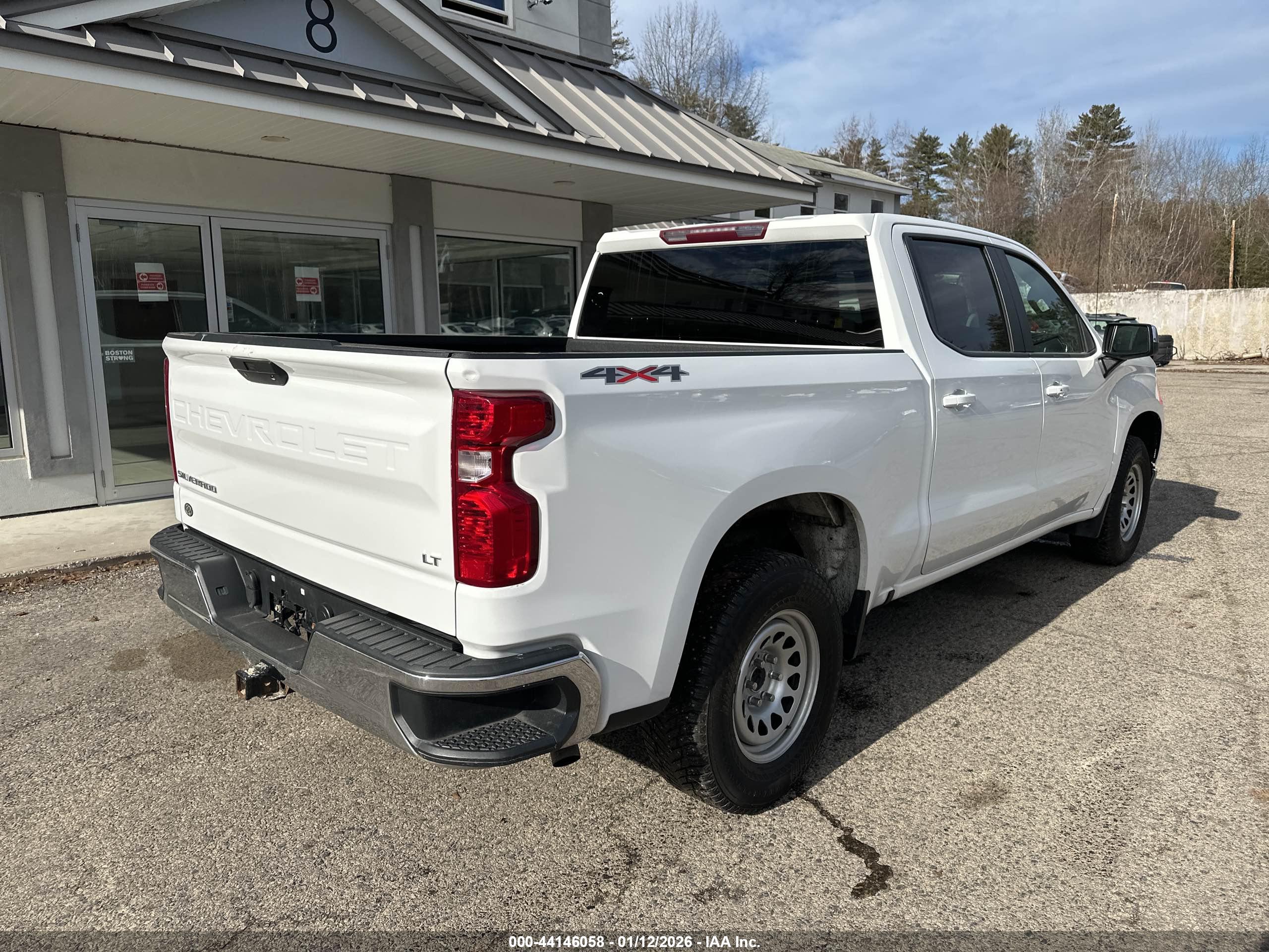 CHEVROLET SILVERADO image 4