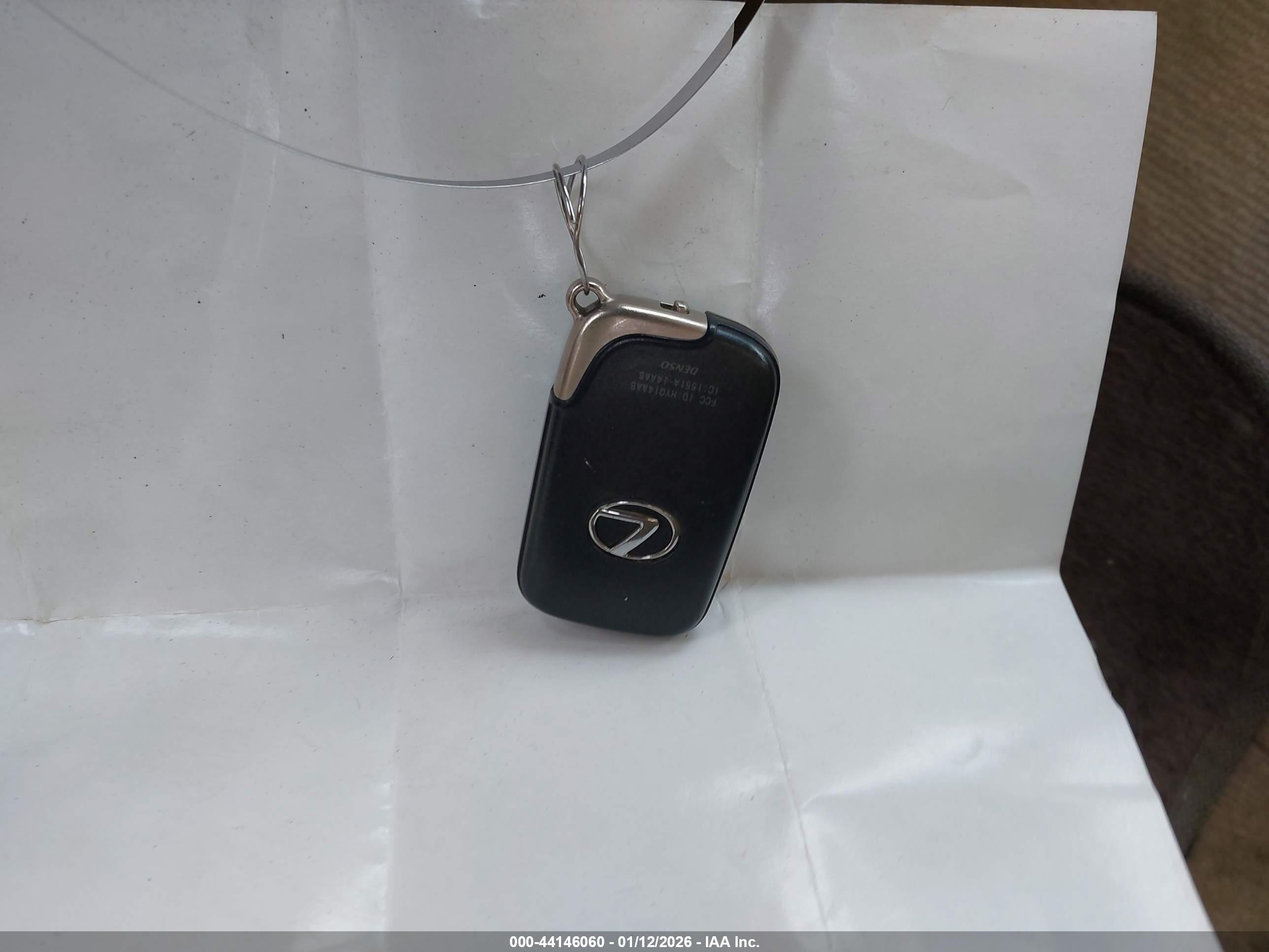 LEXUS ES image 11
