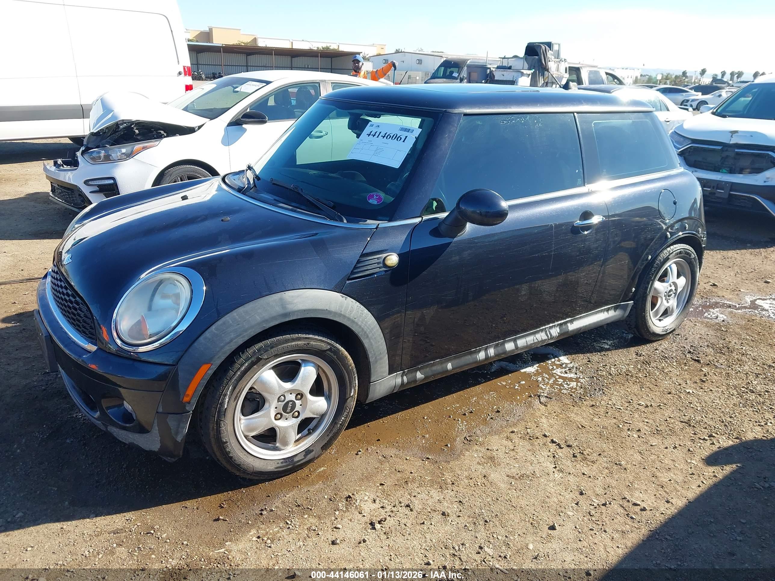 MINI COOPER image 2