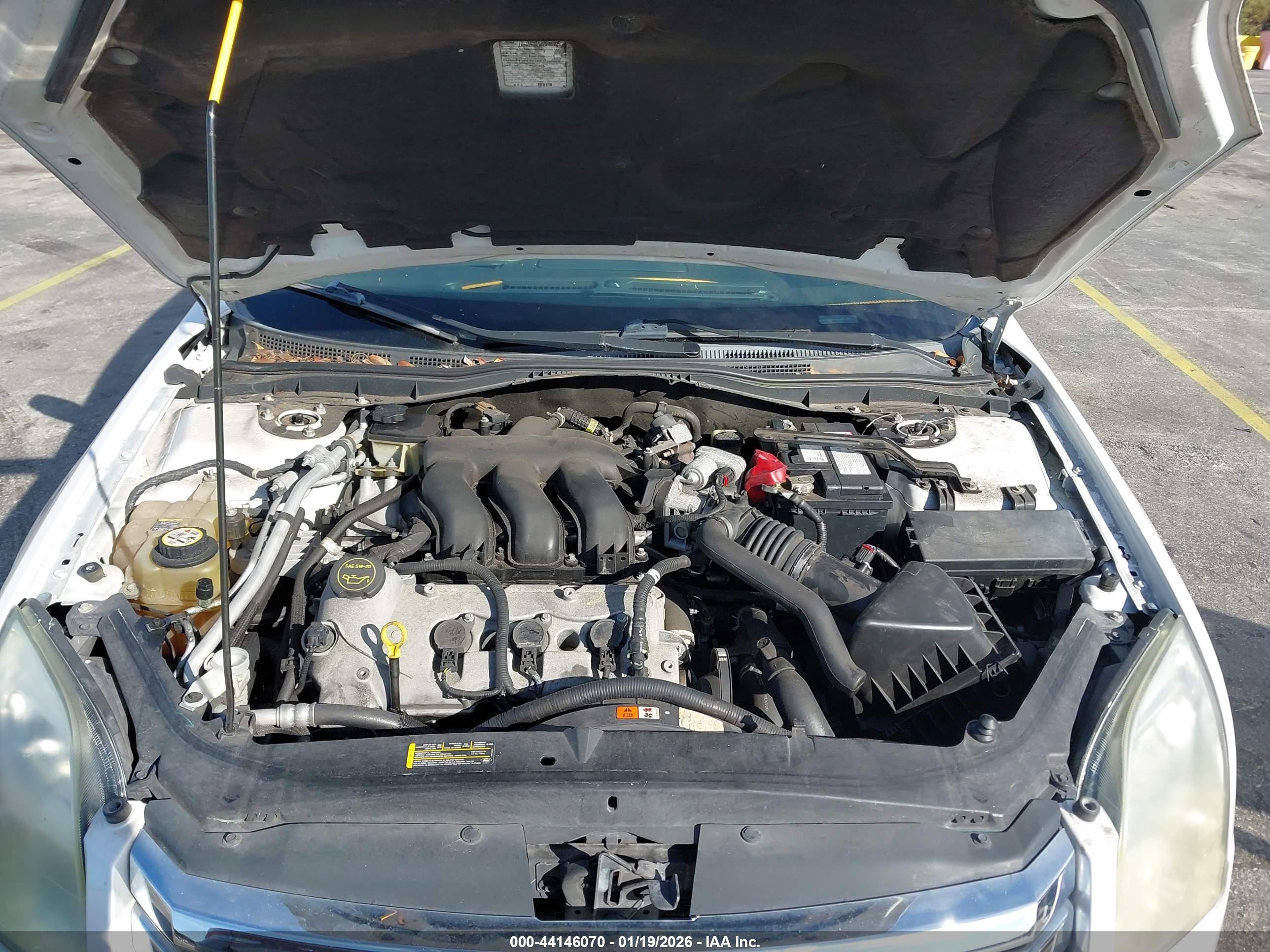 FORD FUSION image 10