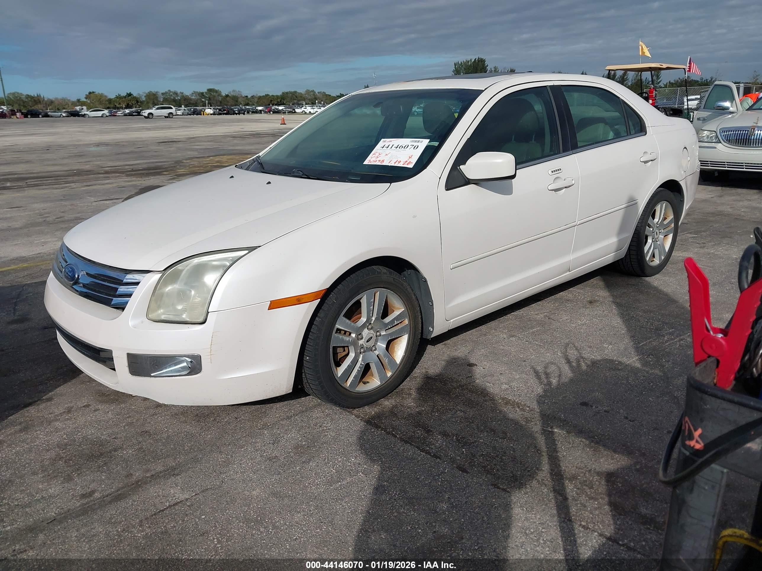 FORD FUSION image 2