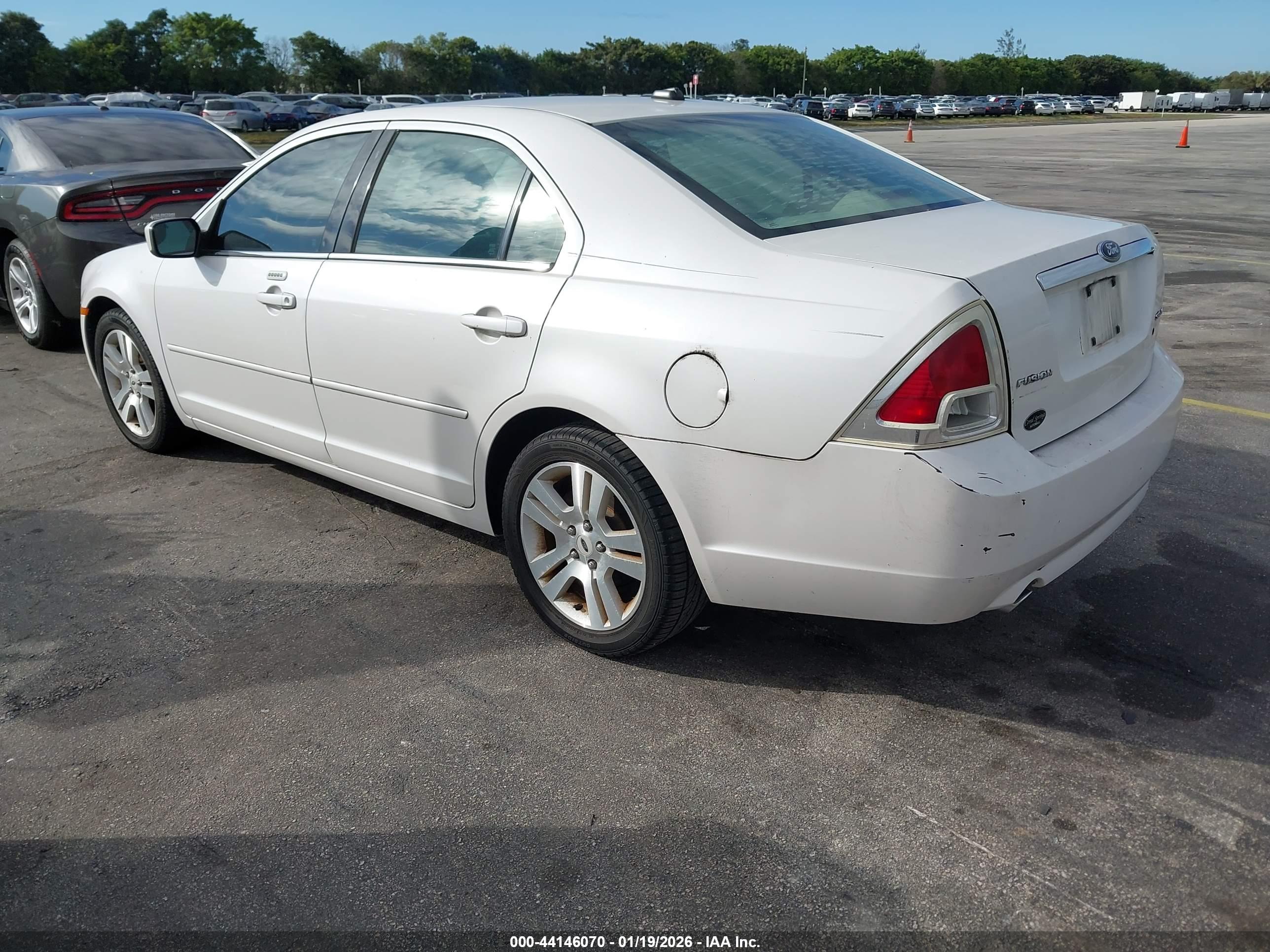 FORD FUSION image 3