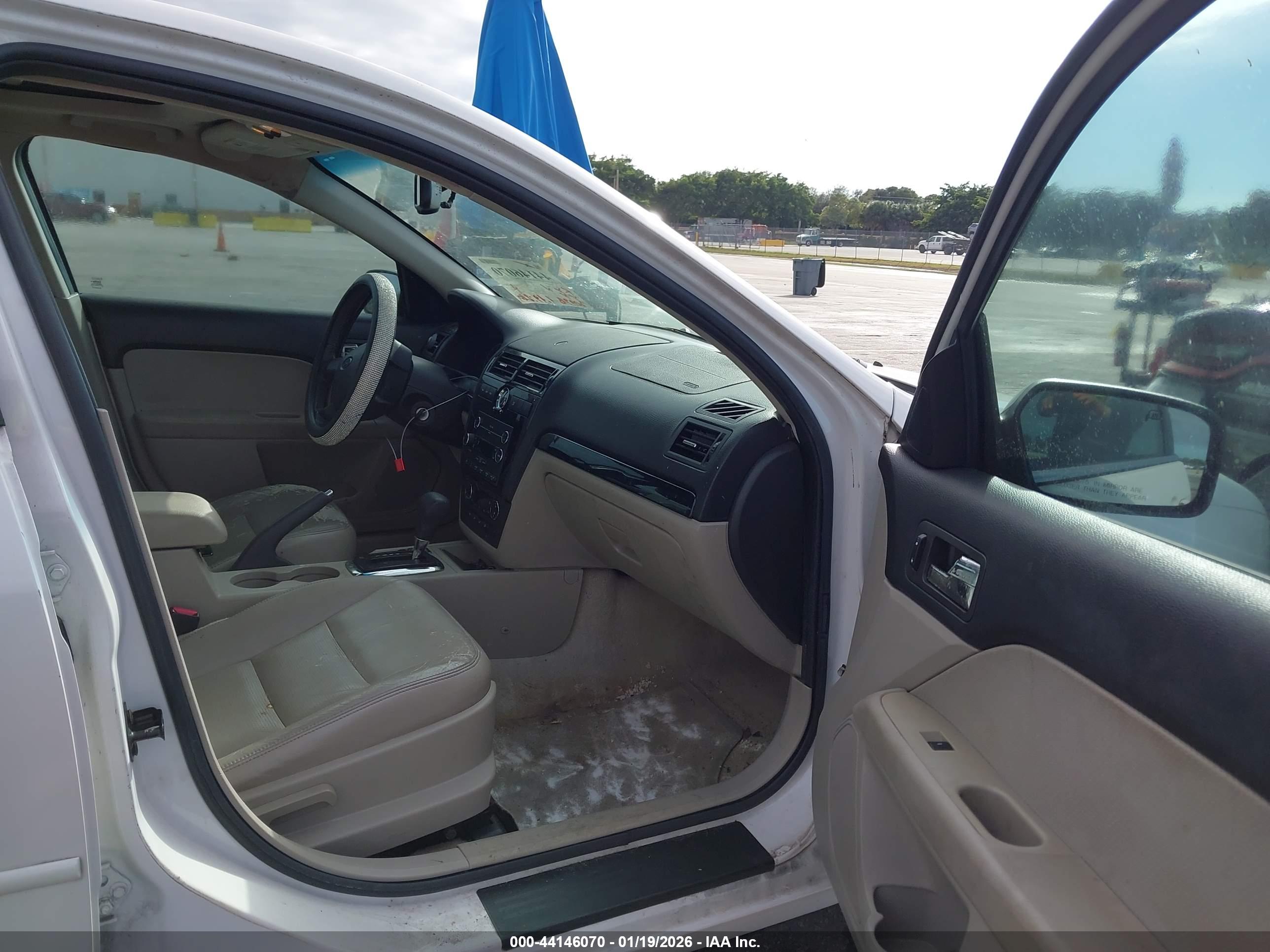 FORD FUSION image 5