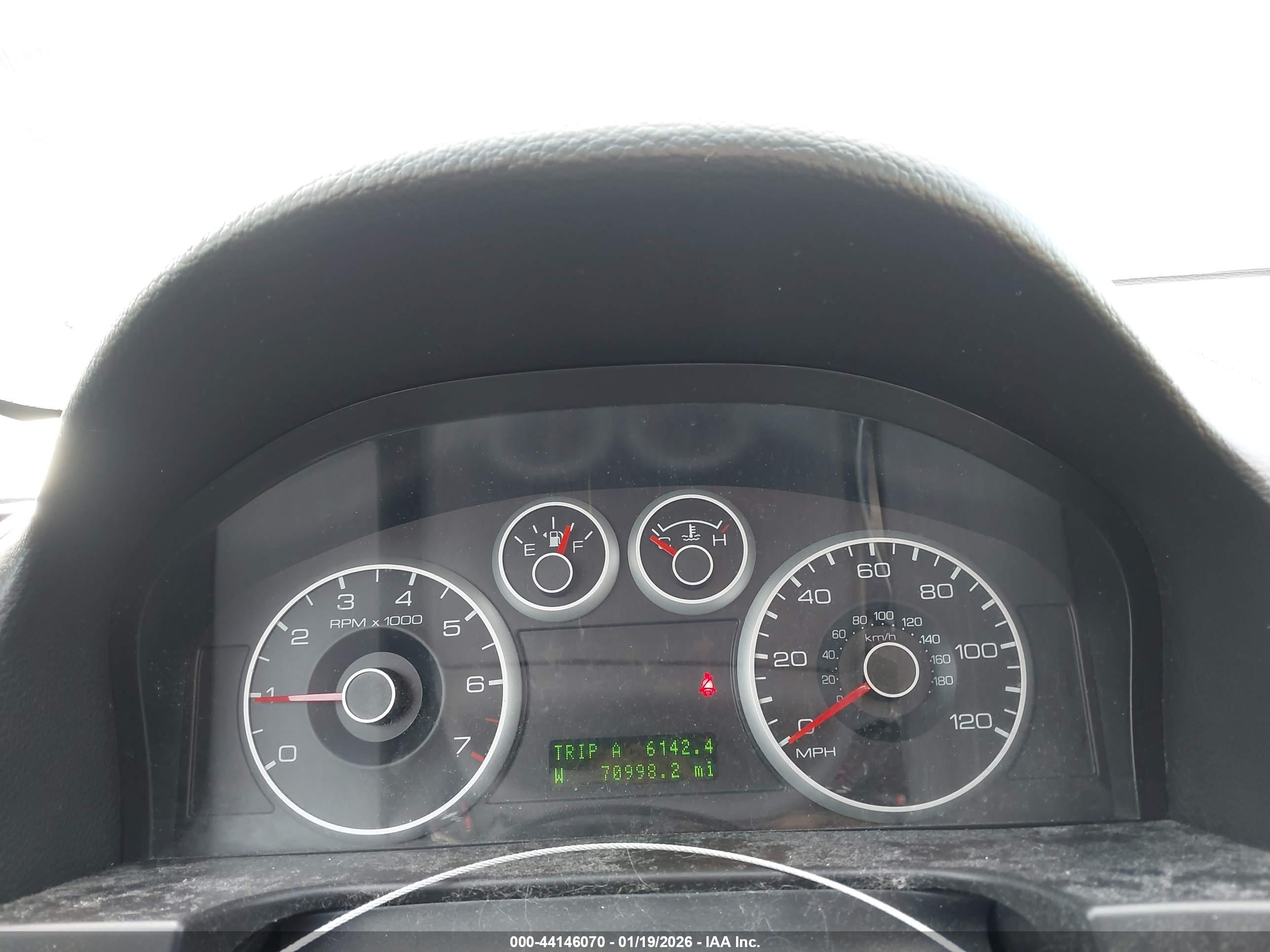FORD FUSION image 7