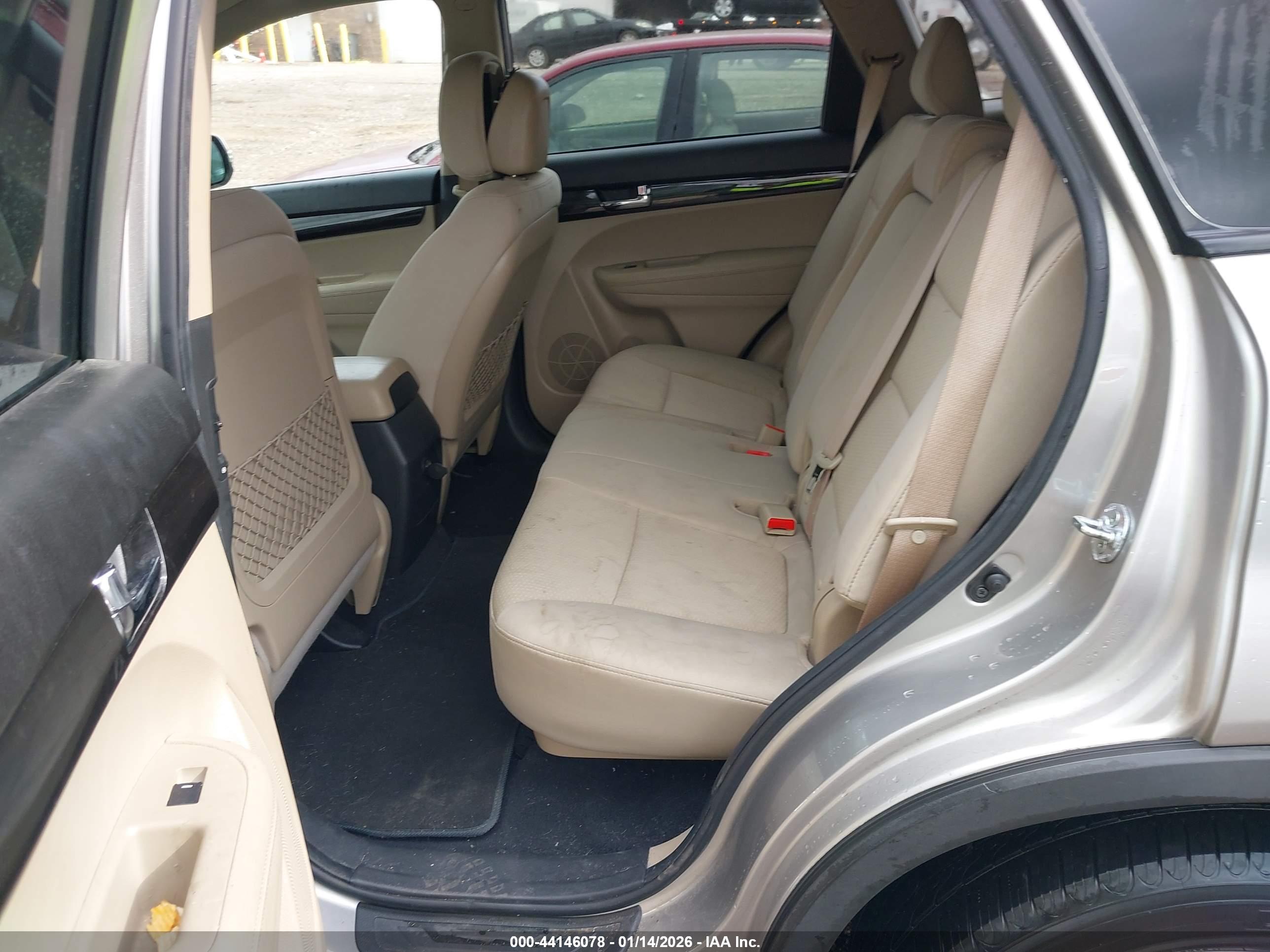 KIA SORENTO image 8