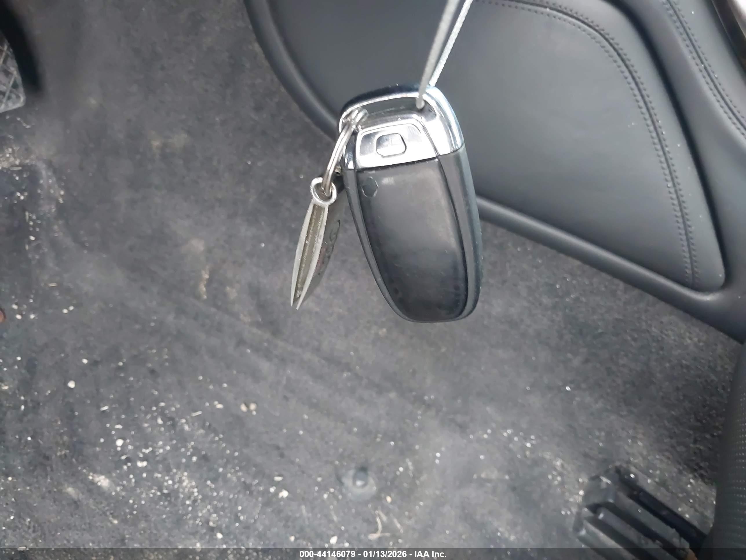 AUDI A8 image 11