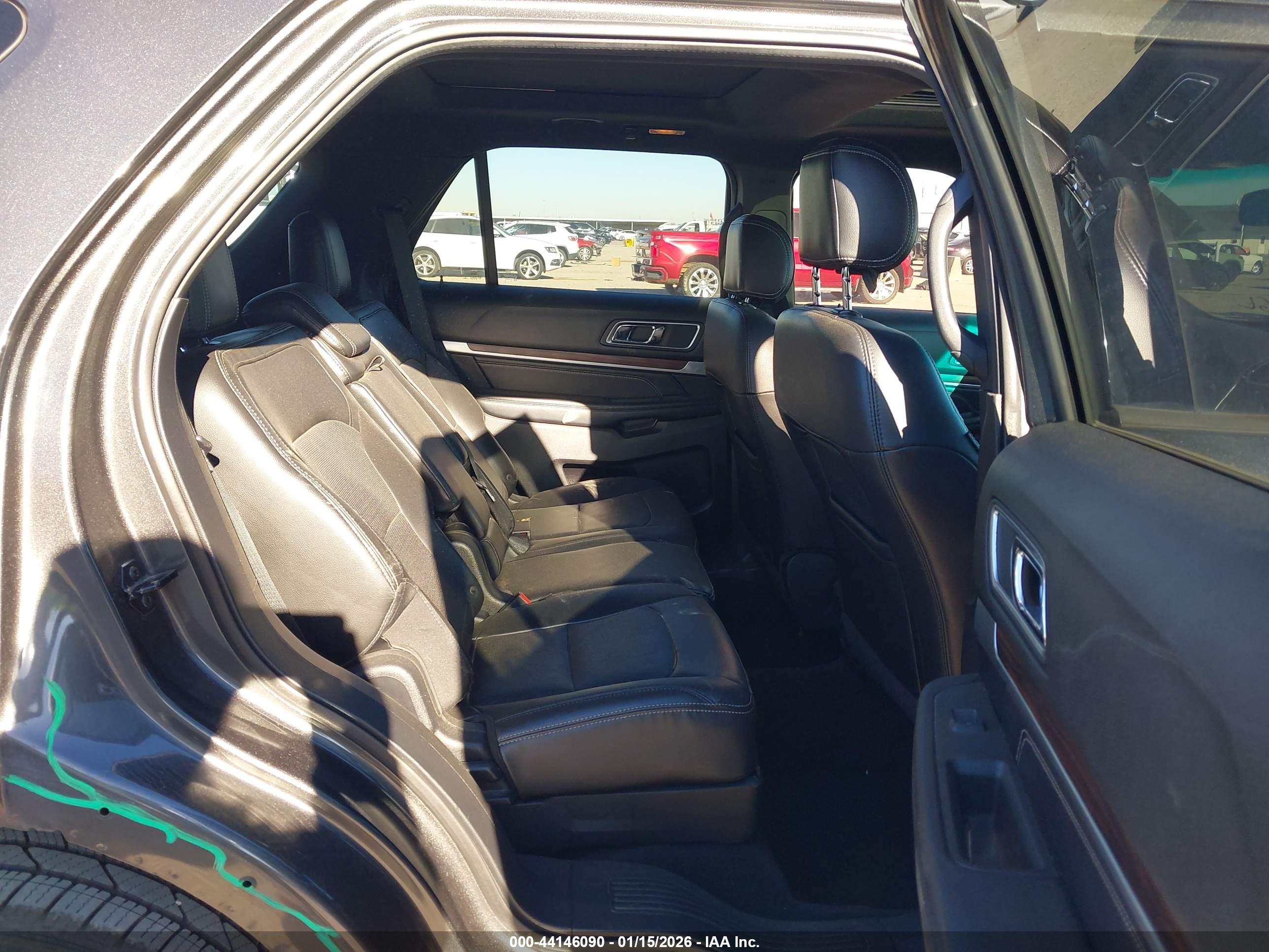 FORD EXPLORER image 8