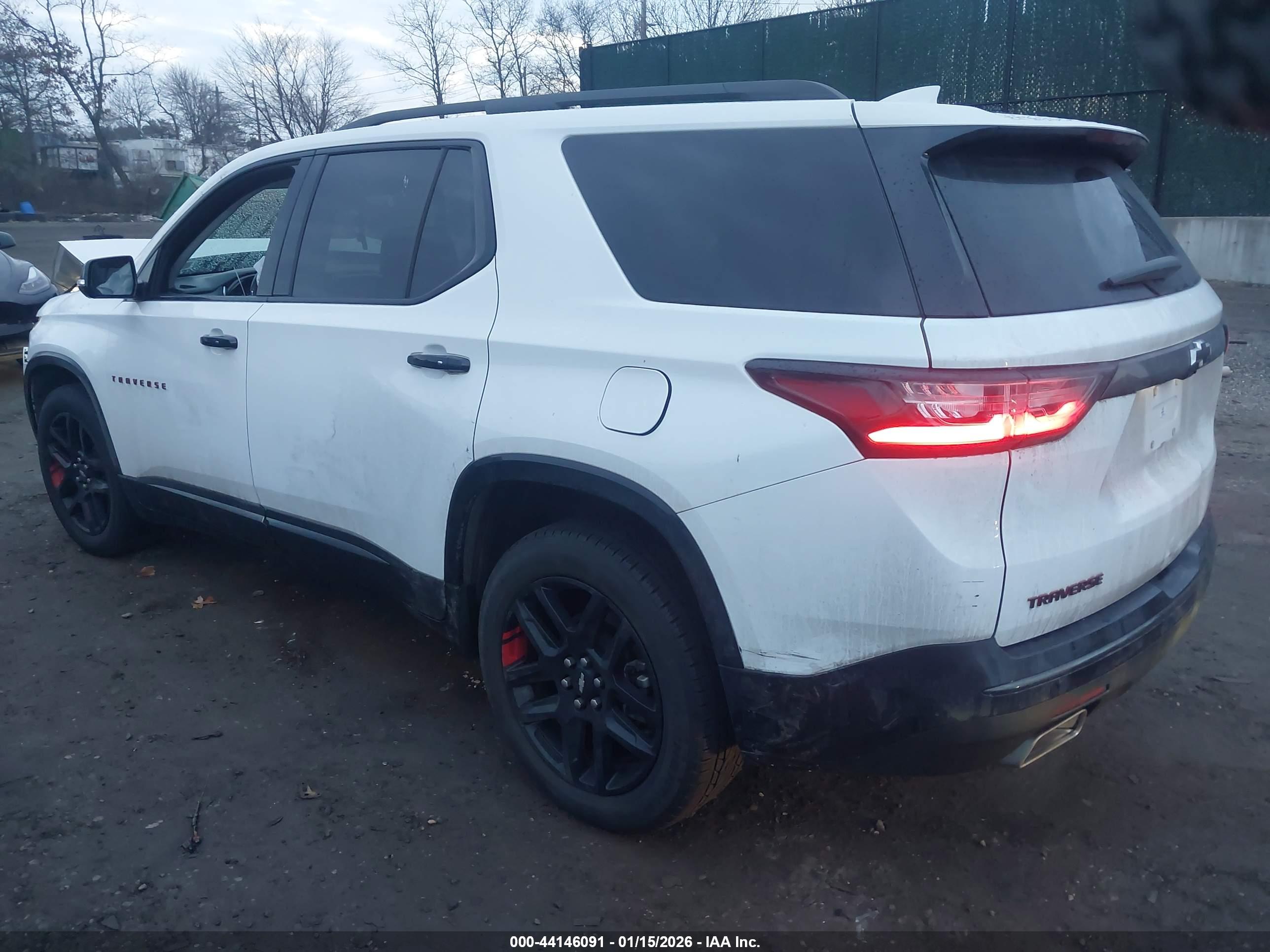 CHEVROLET TRAVERSE image 3